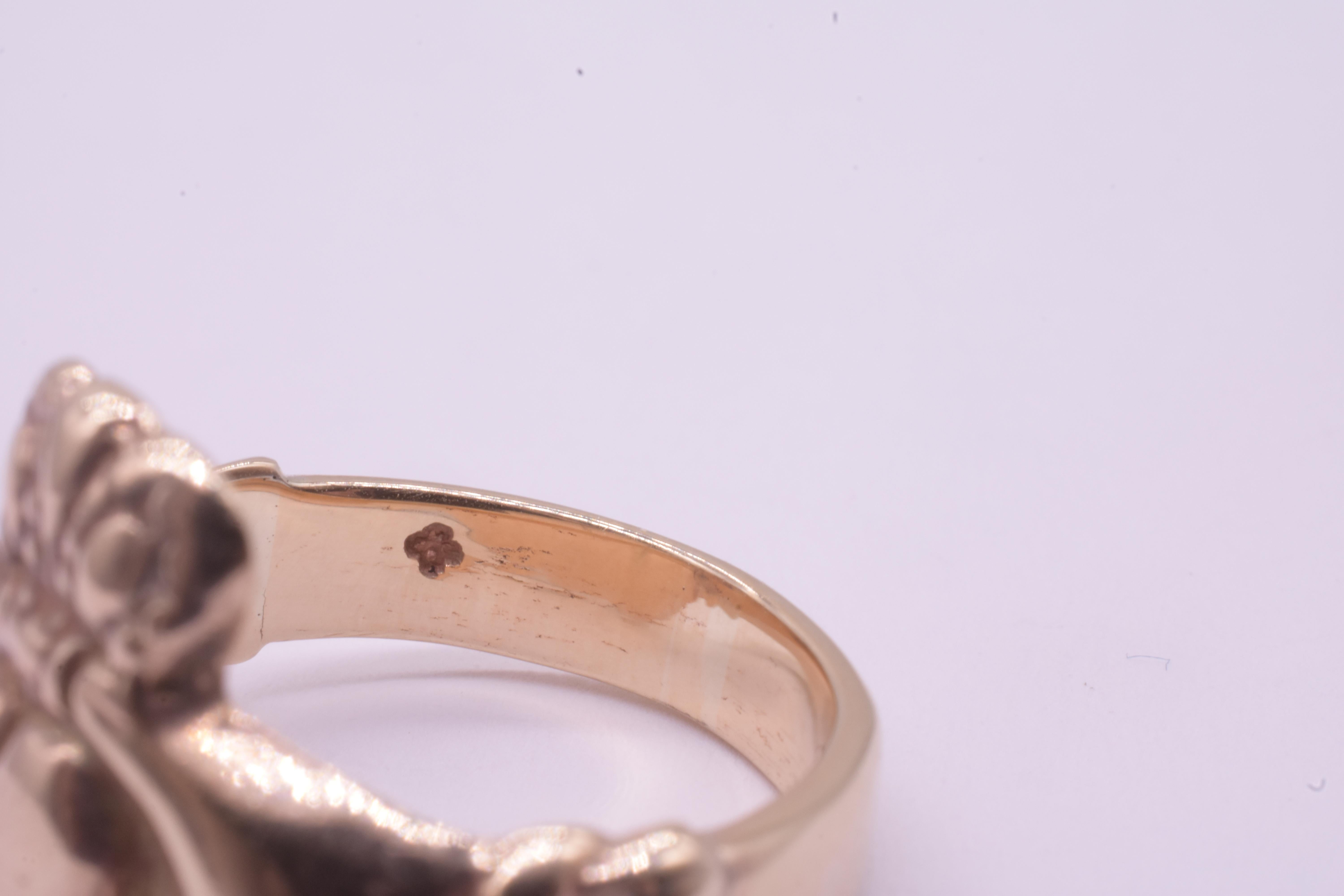 La bague irlandaise Calle est une bague traditionnelle irlandaise originaire du village de pêcheurs de Galway. Elle fait partie d'un motif de bagues appelées Fede rings, qui signifie 