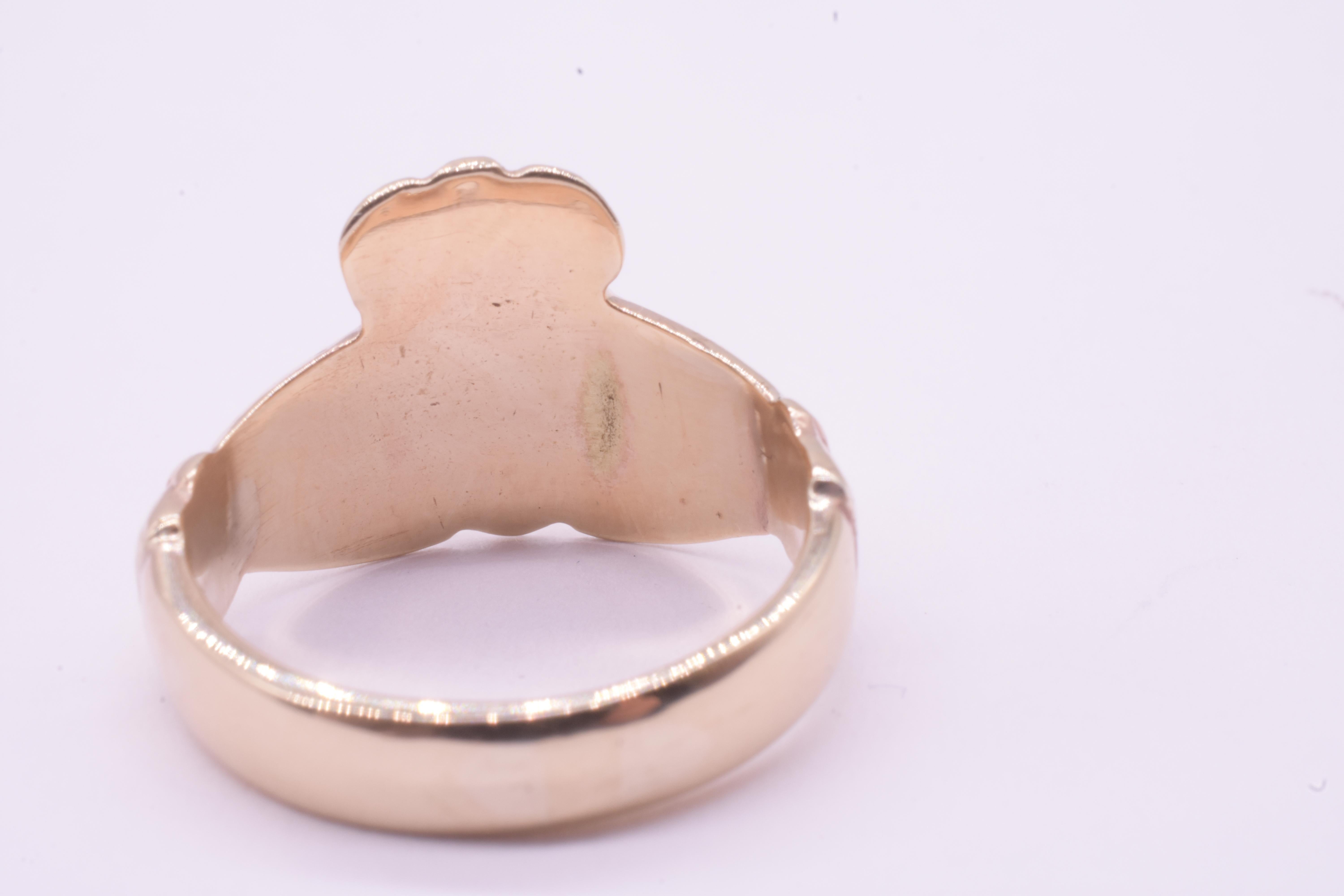 Victorien tardif Bague irlandaise Claddagh avec motif de cœurs en forme de mains pendantes, taille 7, 1910 en vente