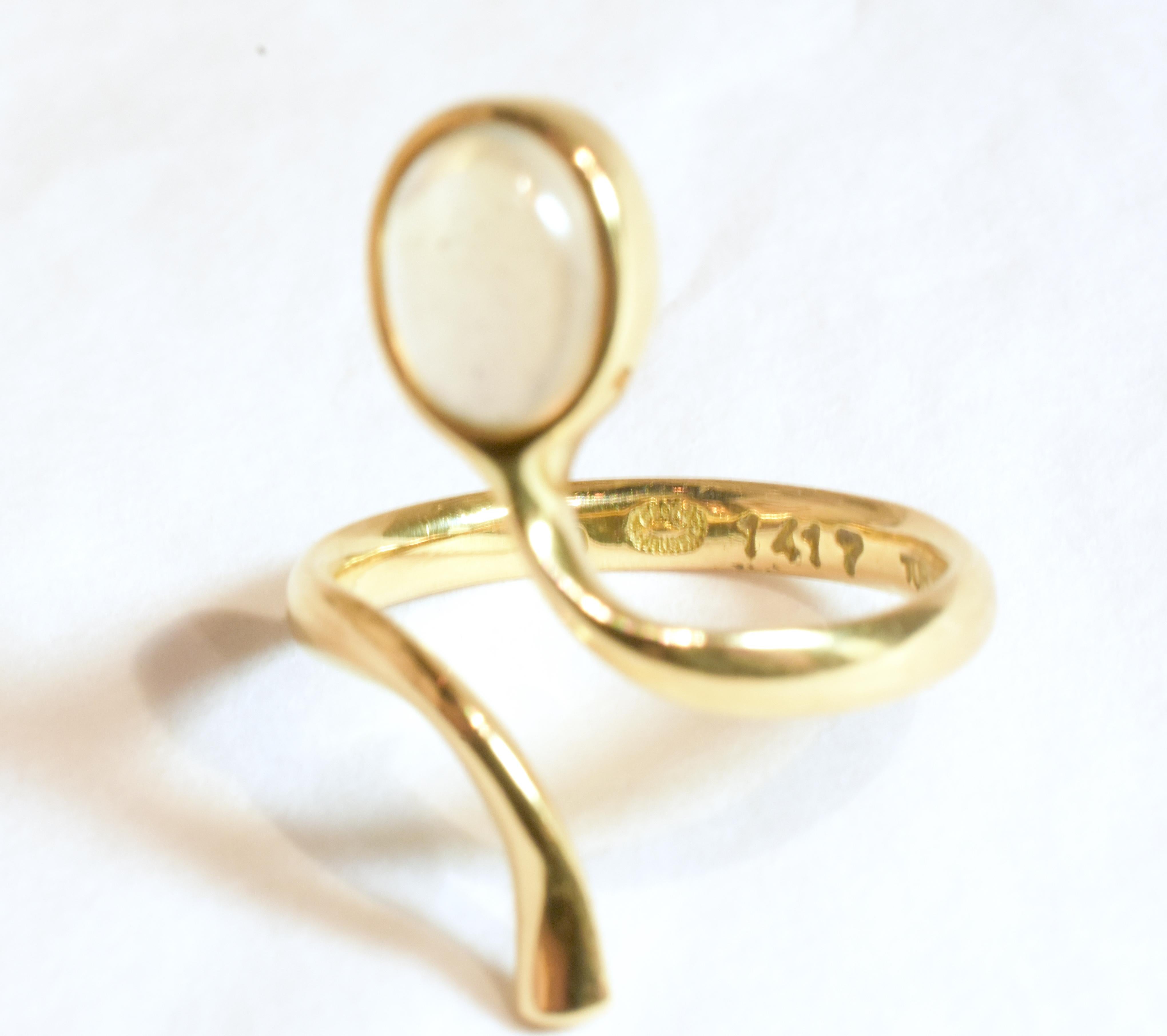 C1980 18 carati Georg Jensen Anello a serpente con pietra di luna singola stilizzata e curvilinea in vendita 4