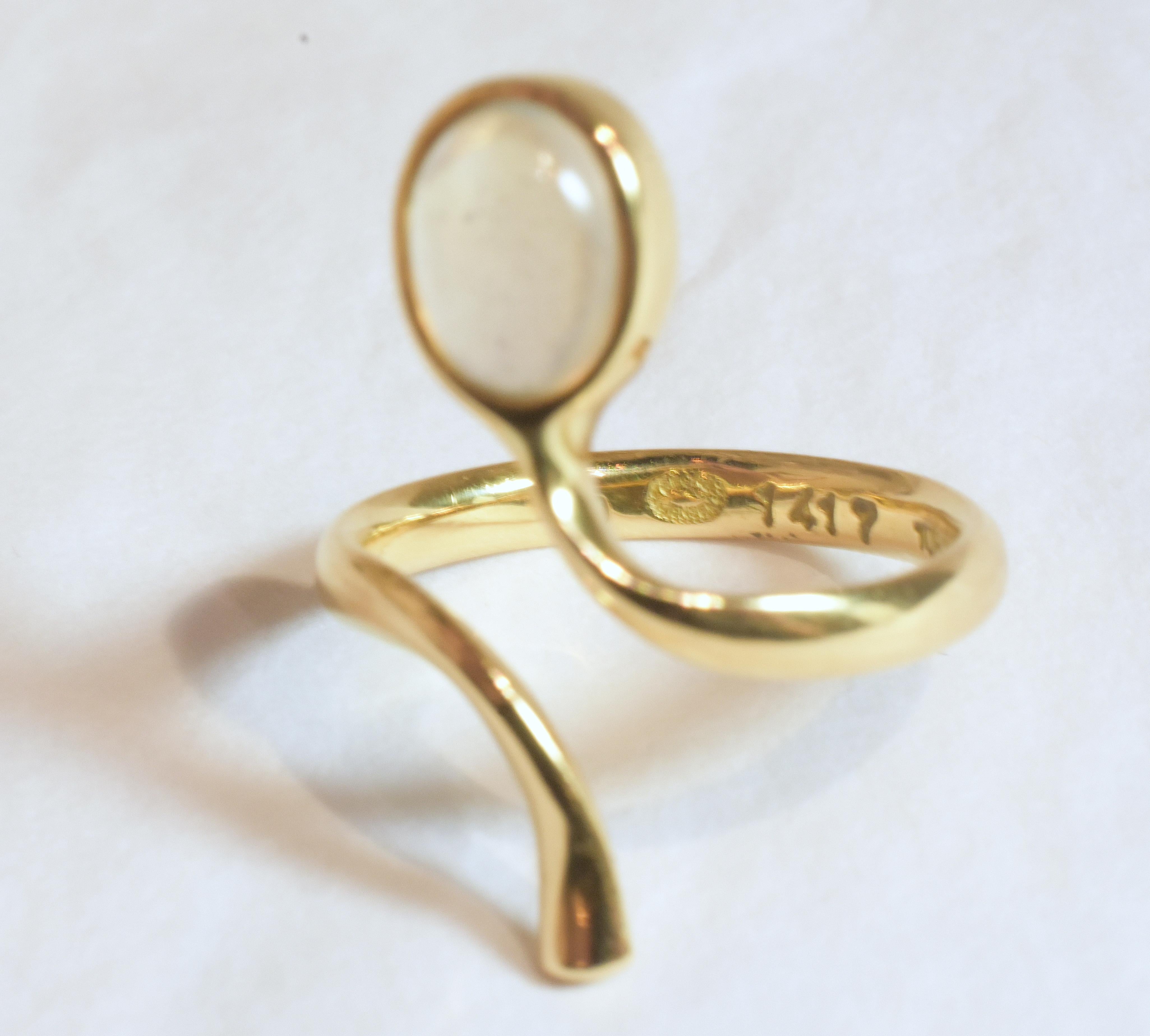 C1980 18 carati Georg Jensen Anello a serpente con pietra di luna singola stilizzata e curvilinea in vendita 5
