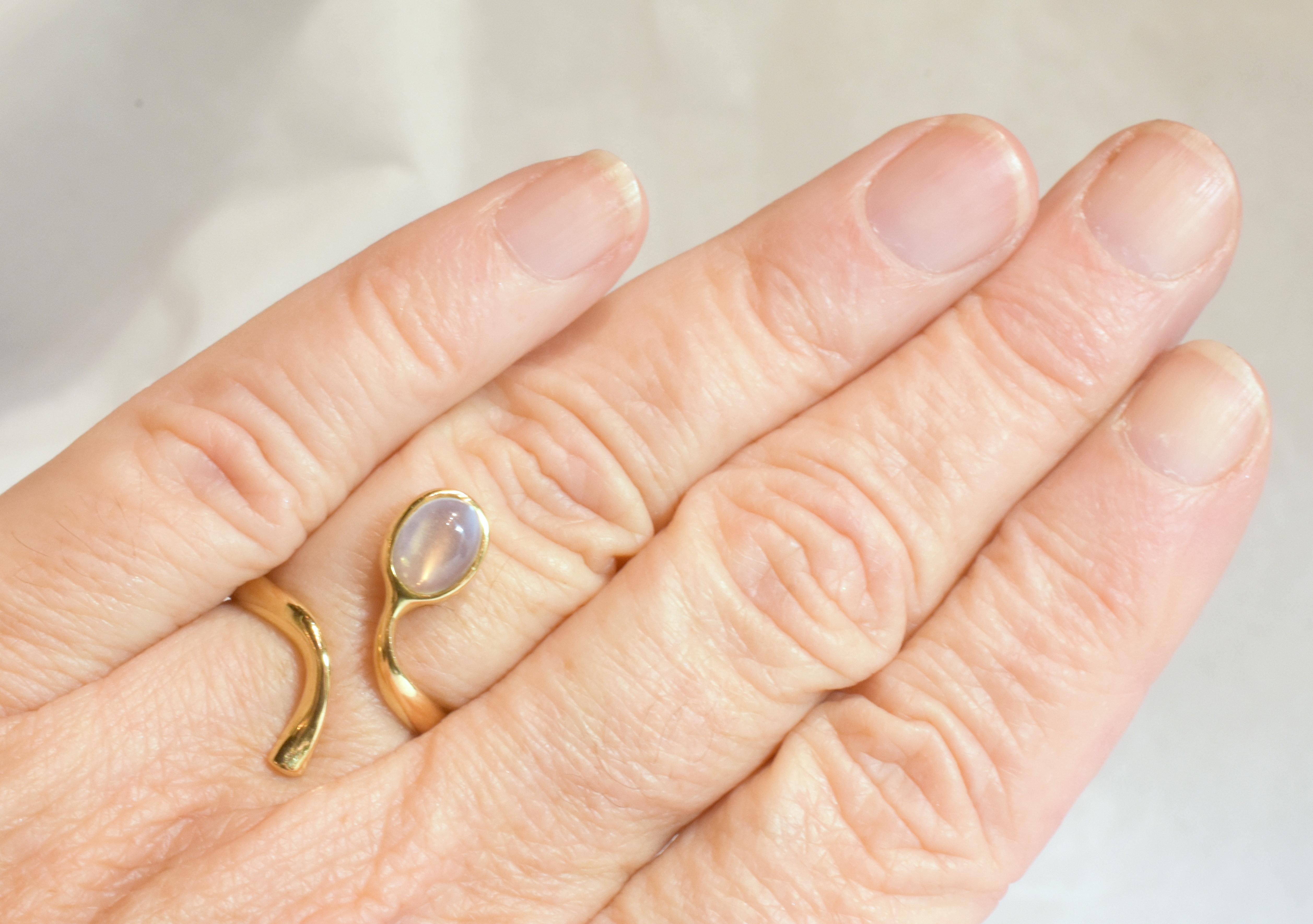 C1980 18 carati Georg Jensen Anello a serpente con pietra di luna singola stilizzata e curvilinea in vendita 1
