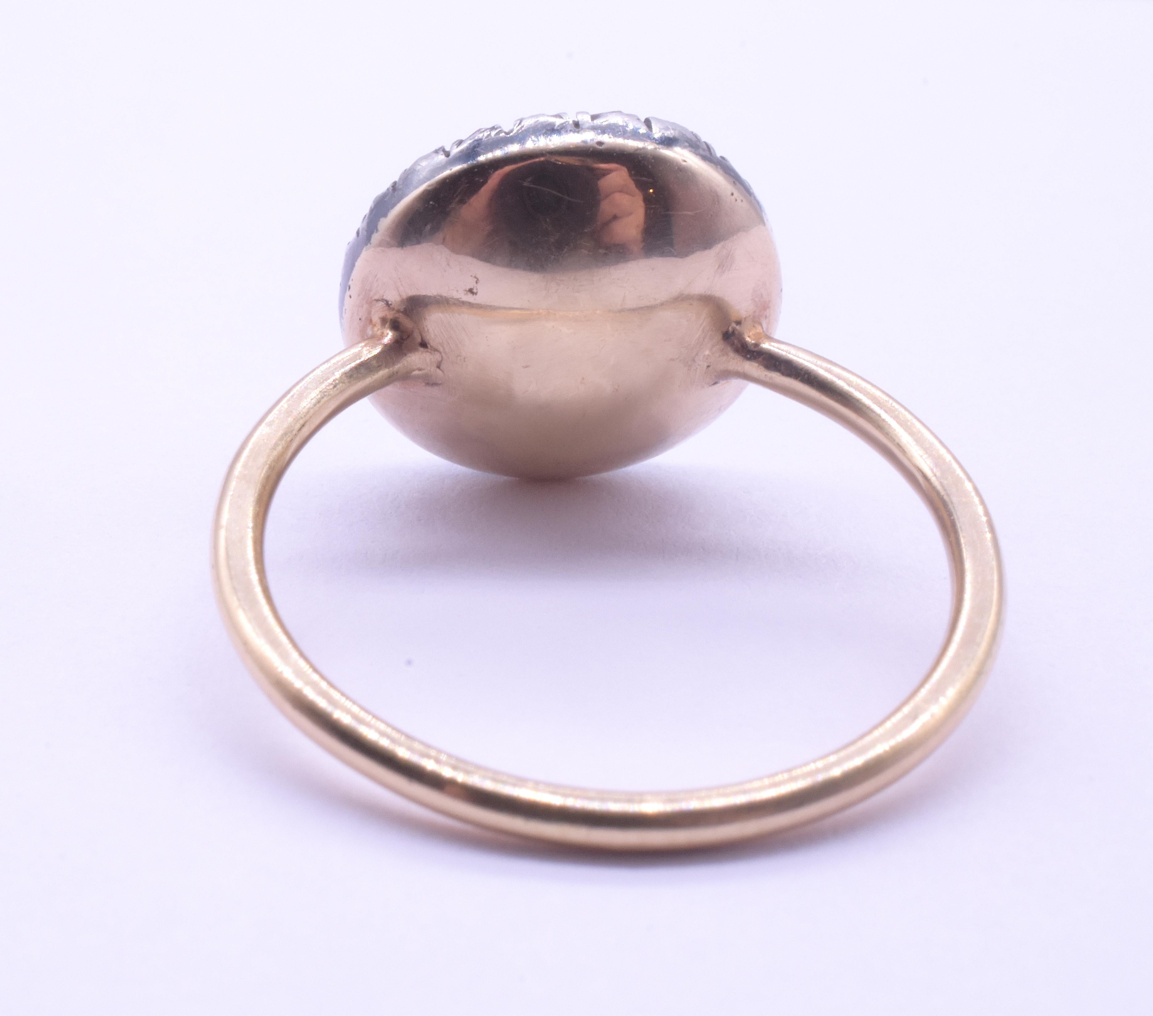 Cabochon Anello a grappolo di diamanti in stile tardo georgiano a 18 carati con una pietra turchese centrale in vendita
