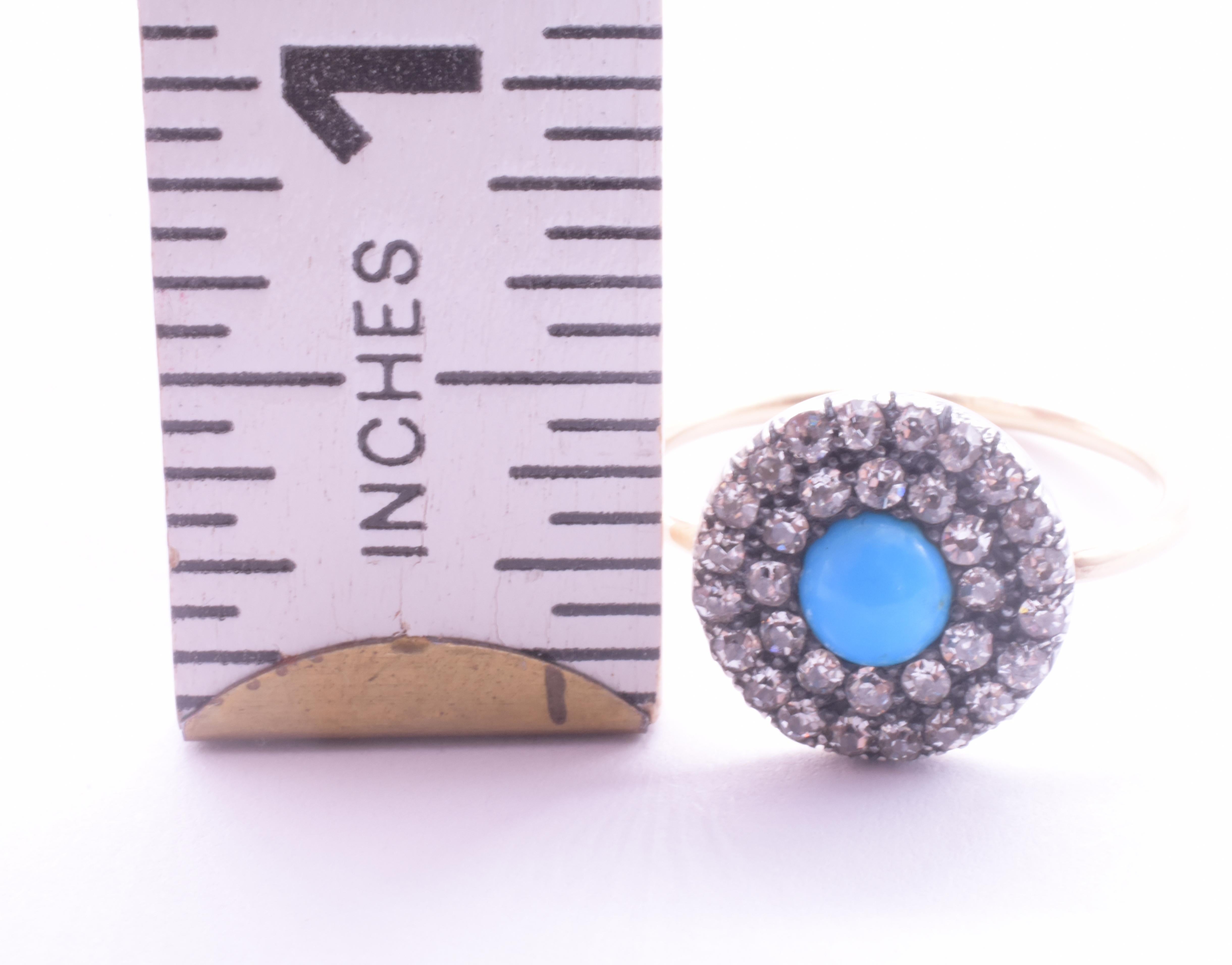 Anello a grappolo di diamanti in stile tardo georgiano a 18 carati con una pietra turchese centrale In condizioni ottime in vendita a Baltimore, MD