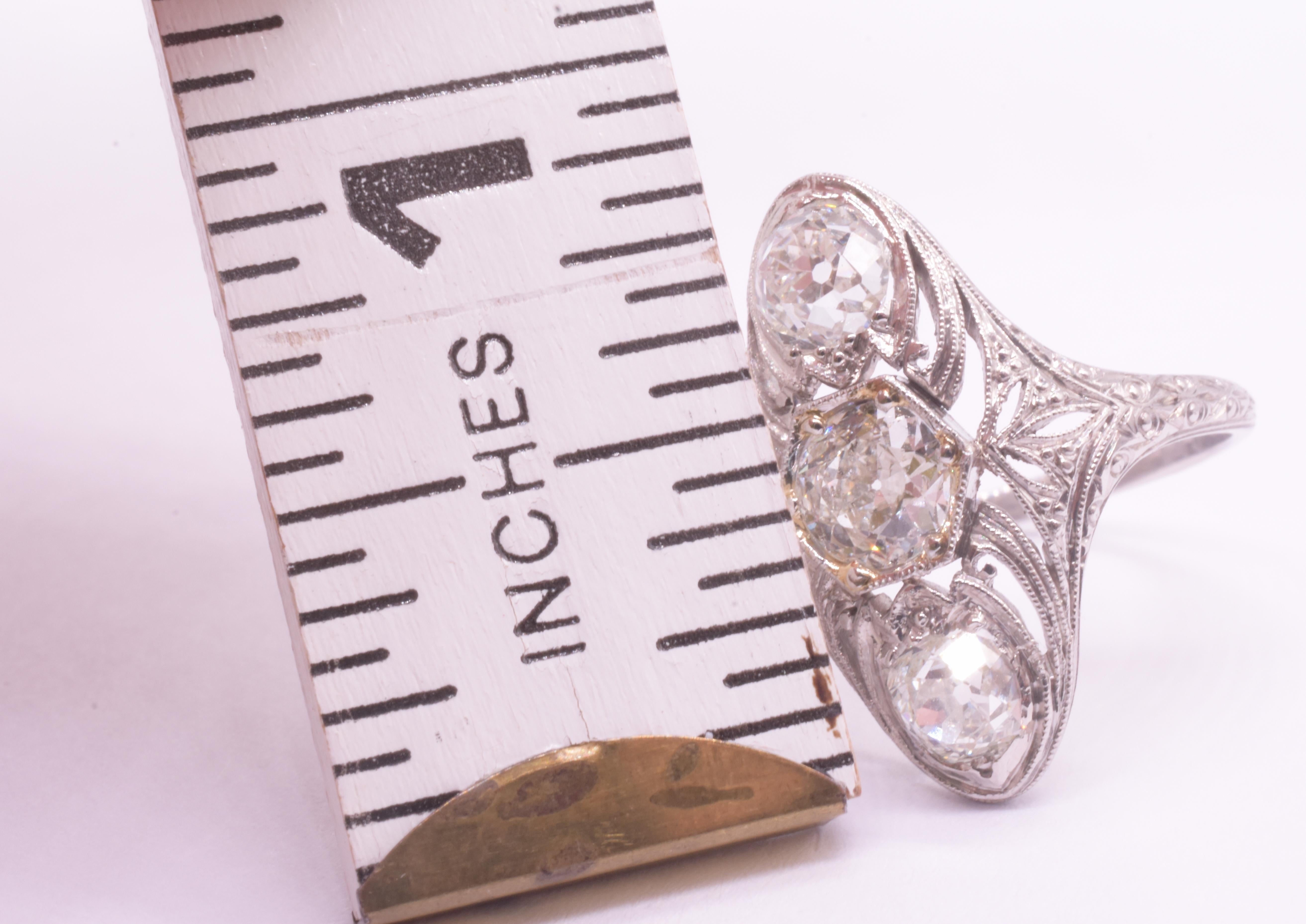 Anello con triplo diamante Art Deco a forma di marquise In condizioni ottime in vendita a Baltimore, MD