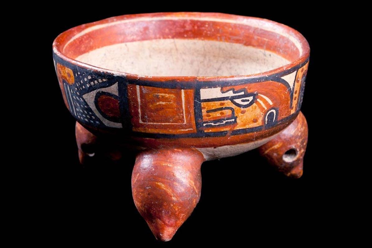 Pre-Columbian Published Papagayo Polychromed Rattling Tripod Bowl, Guanacaste, Costa Rica For Sale