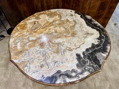 Pucci De Rossi Postmoderner Tisch mit Platte aus Naturstein