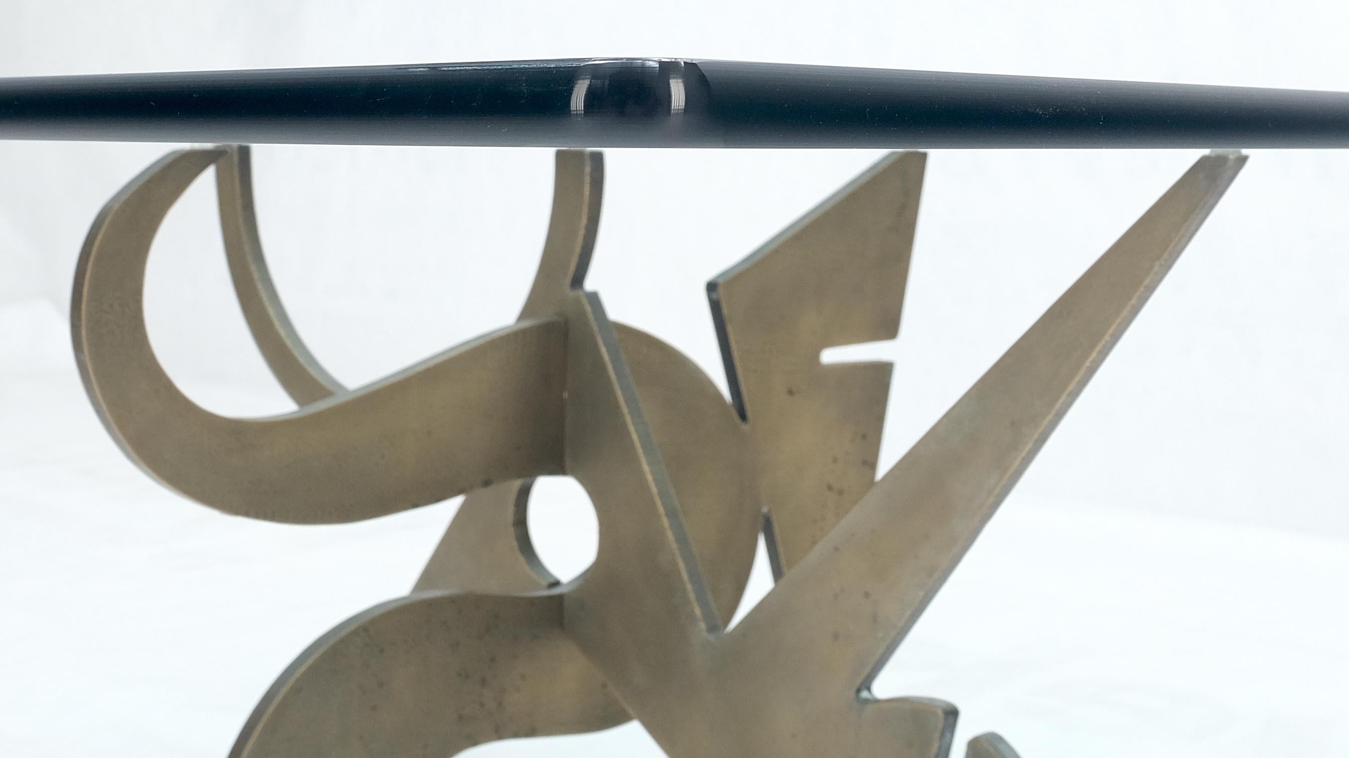 Américain Pucci De Rossi Signé Feuille de Bronze Lourde Taillée Figurines Base Table à Café Carrée  en vente