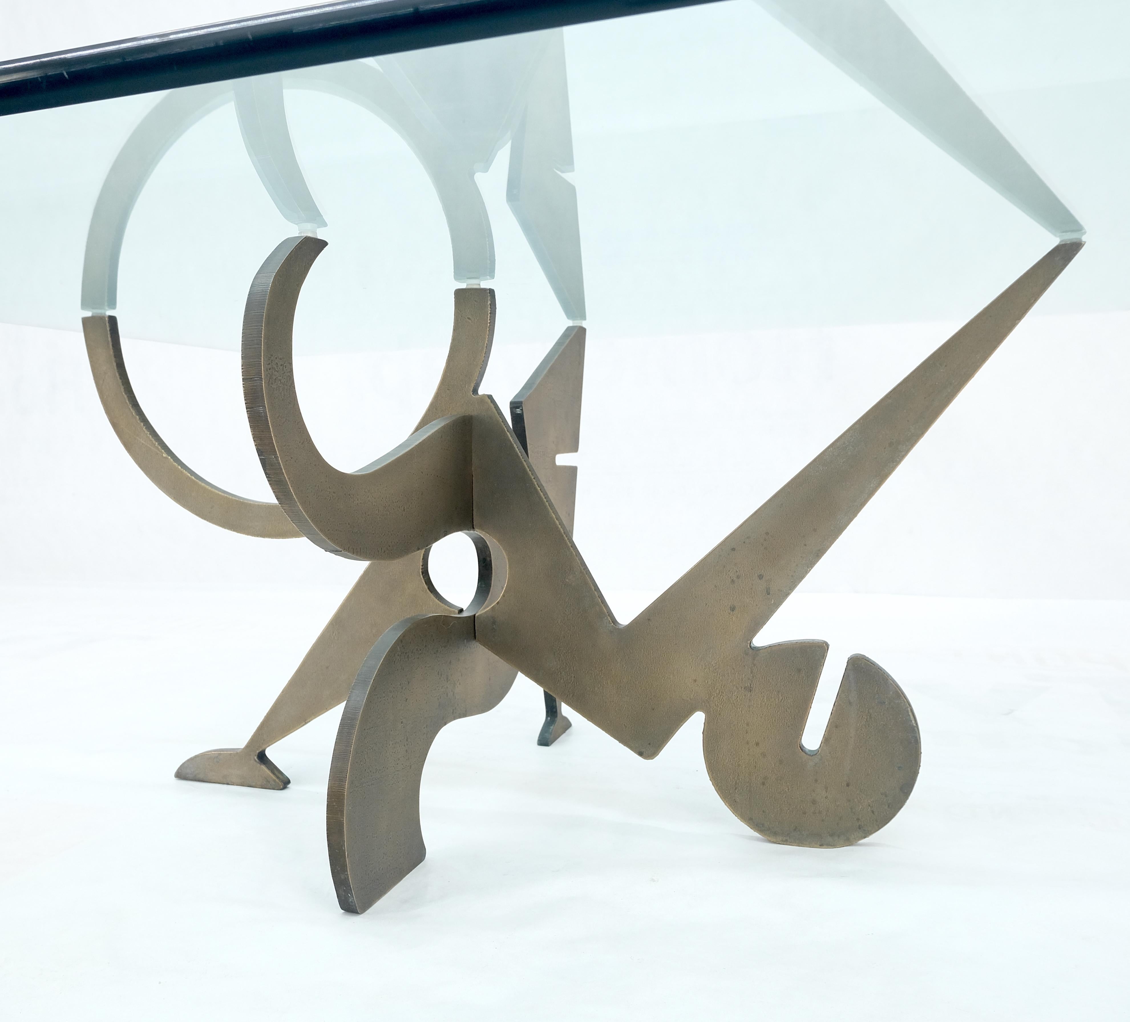 Quadratischer Couchtisch von Pucci de Rossi, signiert, schwer geschliffene Bronze, Blechblech, Figurenfuß  im Angebot 3