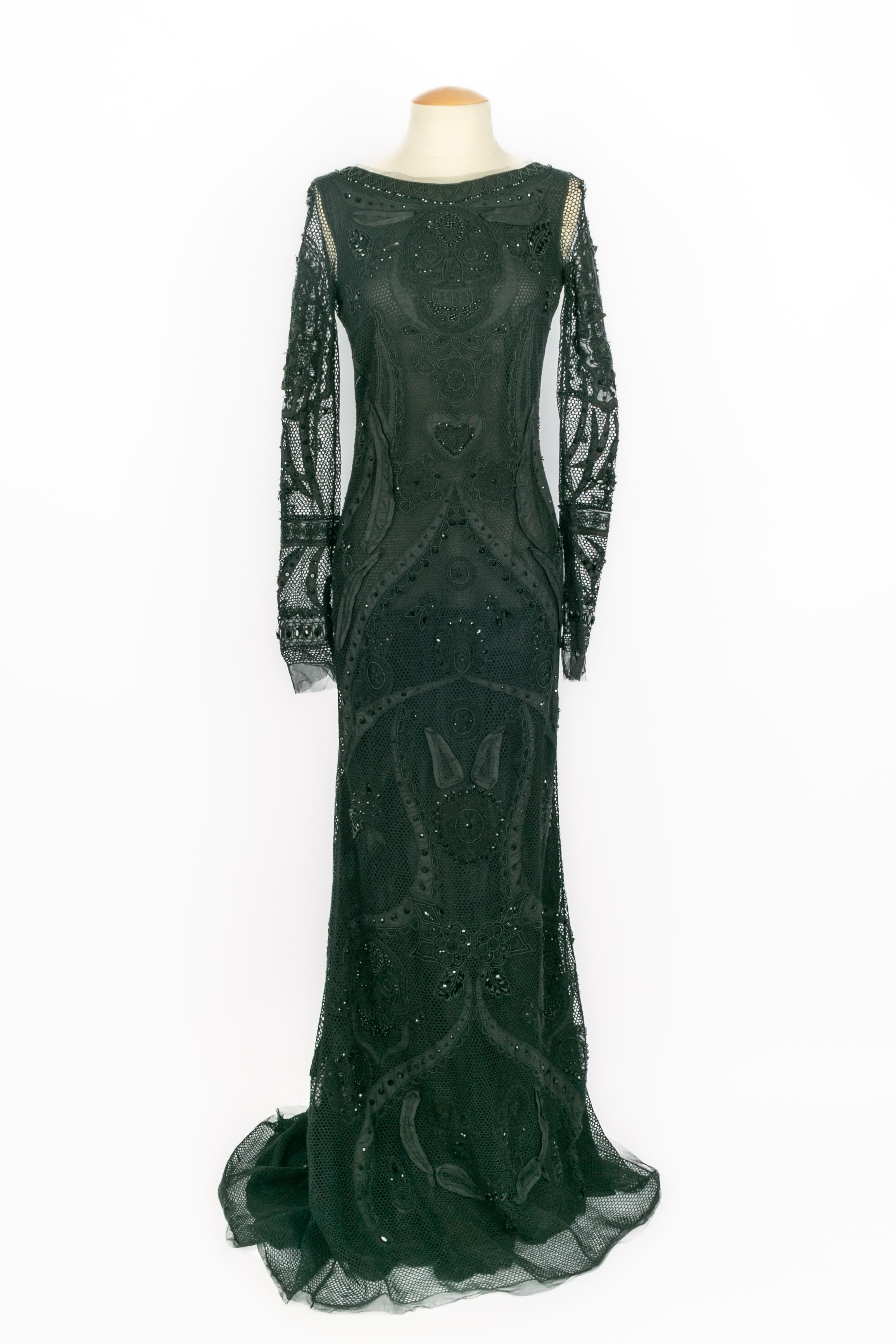 PUCCI - (Made in Italy) Long silk dress embroidered with black sequins and pearls. Beige lining. Size 42IT. 2012 Spring-Summer Collection under the artistic direction of Peter Dundas.

Condition:
Very good condition

Dimensions:
Shoulder width: 37