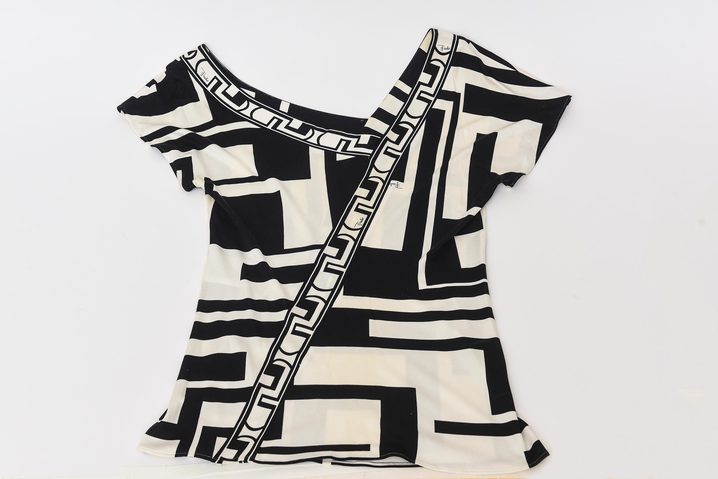 This gorgeous vintage Pucci silk top is in graphic modes of black and off white. It is sexy looking on and fits beautifully. Size 4. Love the neckline that is very flattering on the body with the cap sleeves and angle at top. Vintage. It was cleaned