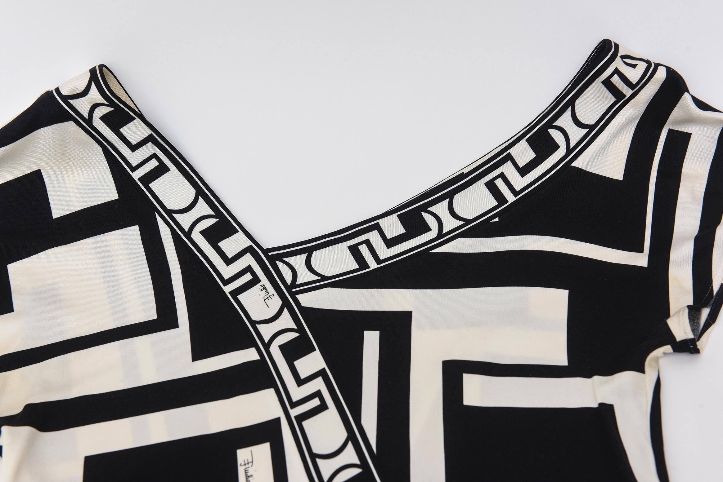 Pucci Geoemtric Black and Off White Silk Top Vintage In Good Condition For Sale In North Miami, FL