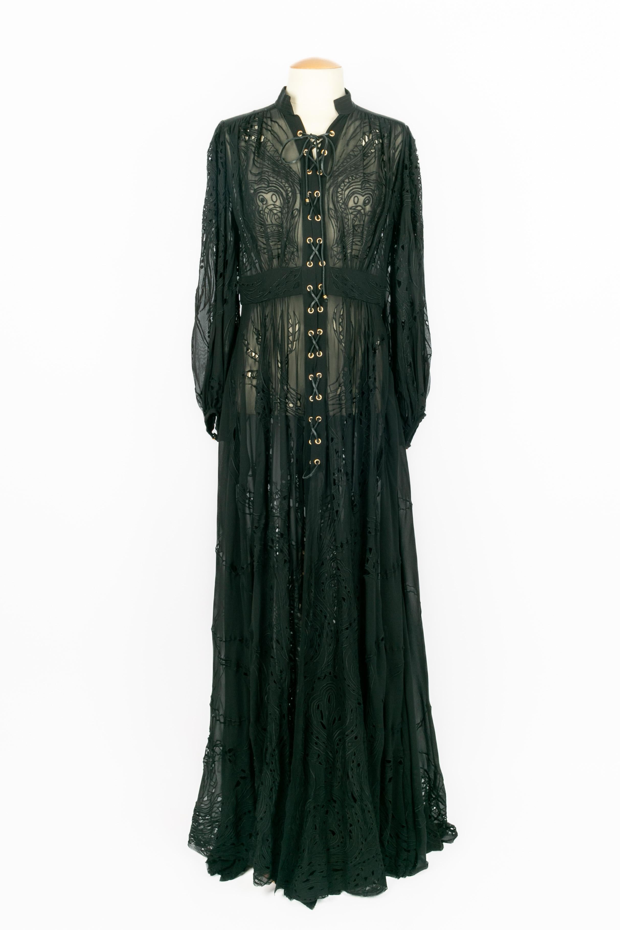 PUCCI - (Made in Italy) Long wide black silk dress partially transparent and with a front split. It is decorated with embroidery. Size 40IT. 2011 Spring-Summer Collection under the artistic direction of Peter Dundas

Condition:
Very good