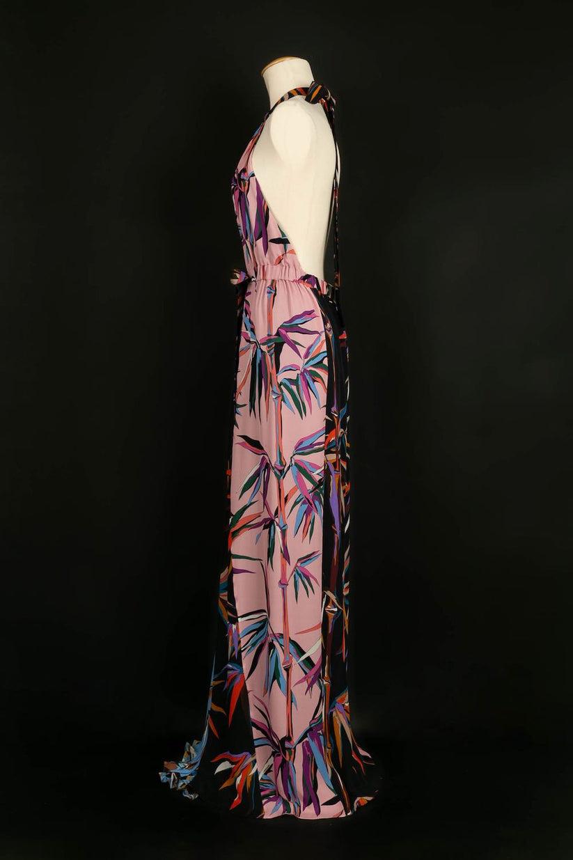 Pucci - (Made in Italy) Long silk halter dress. Size 40FR. To note, presence of pulled threads.

Additional information: 
Dimensions: Elastic waist: 40 cm, Length: 150 cm
Condition: Good condition
Seller Ref number: VR162