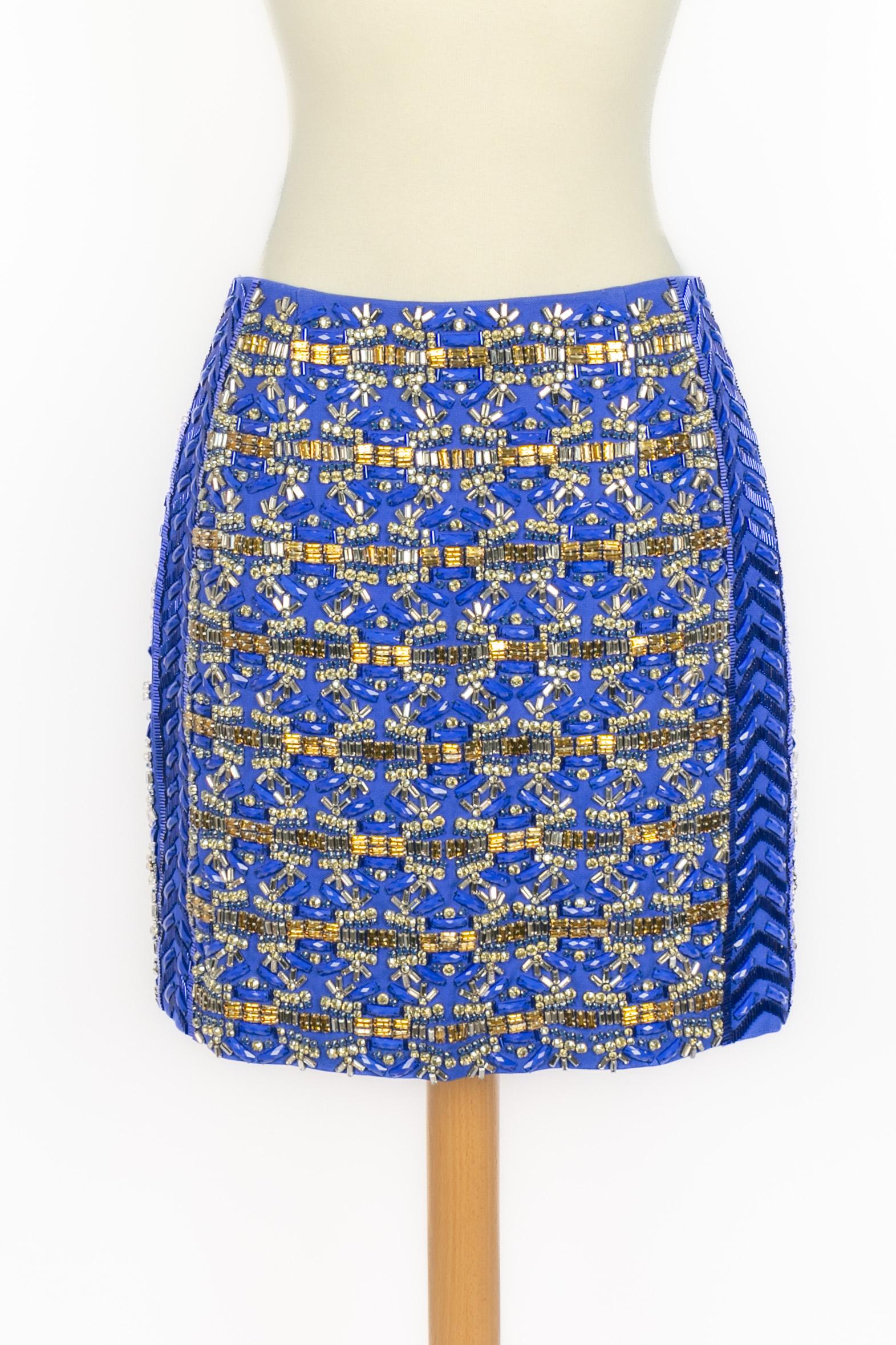 PUCCI - (Made in Italy) Kurzer hellblauer Rock aus Seide und Wolle, bestickt mit Perlen und Strasssteinen. Größe 38IT.

Bedingung:
Sehr guter Zustand

Abmessungen:
Taille: 36 cm - Länge: 43 cm

SKU:FJ166