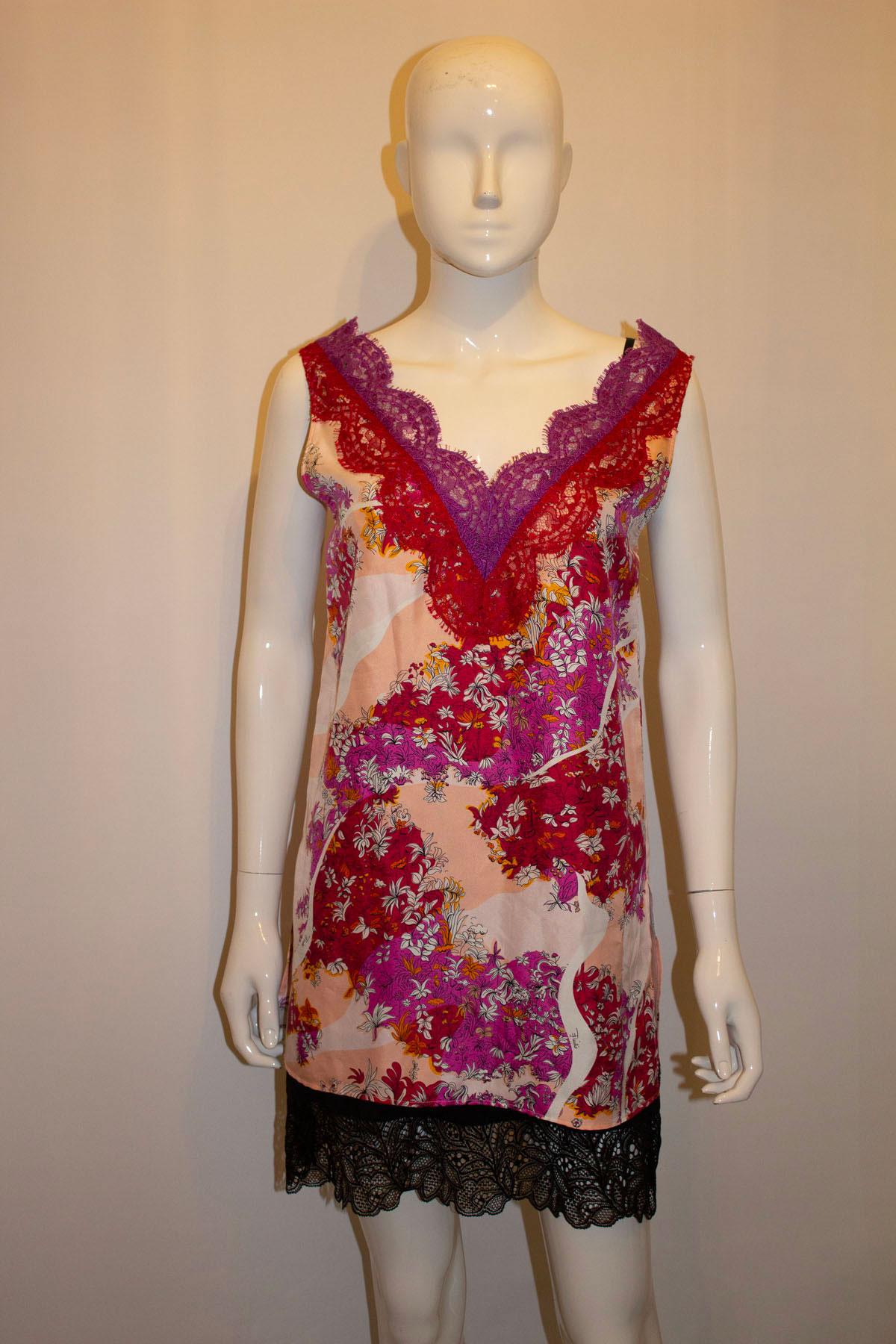 Pucci Silk and Lace Top In Good Condition For Sale In London, GB