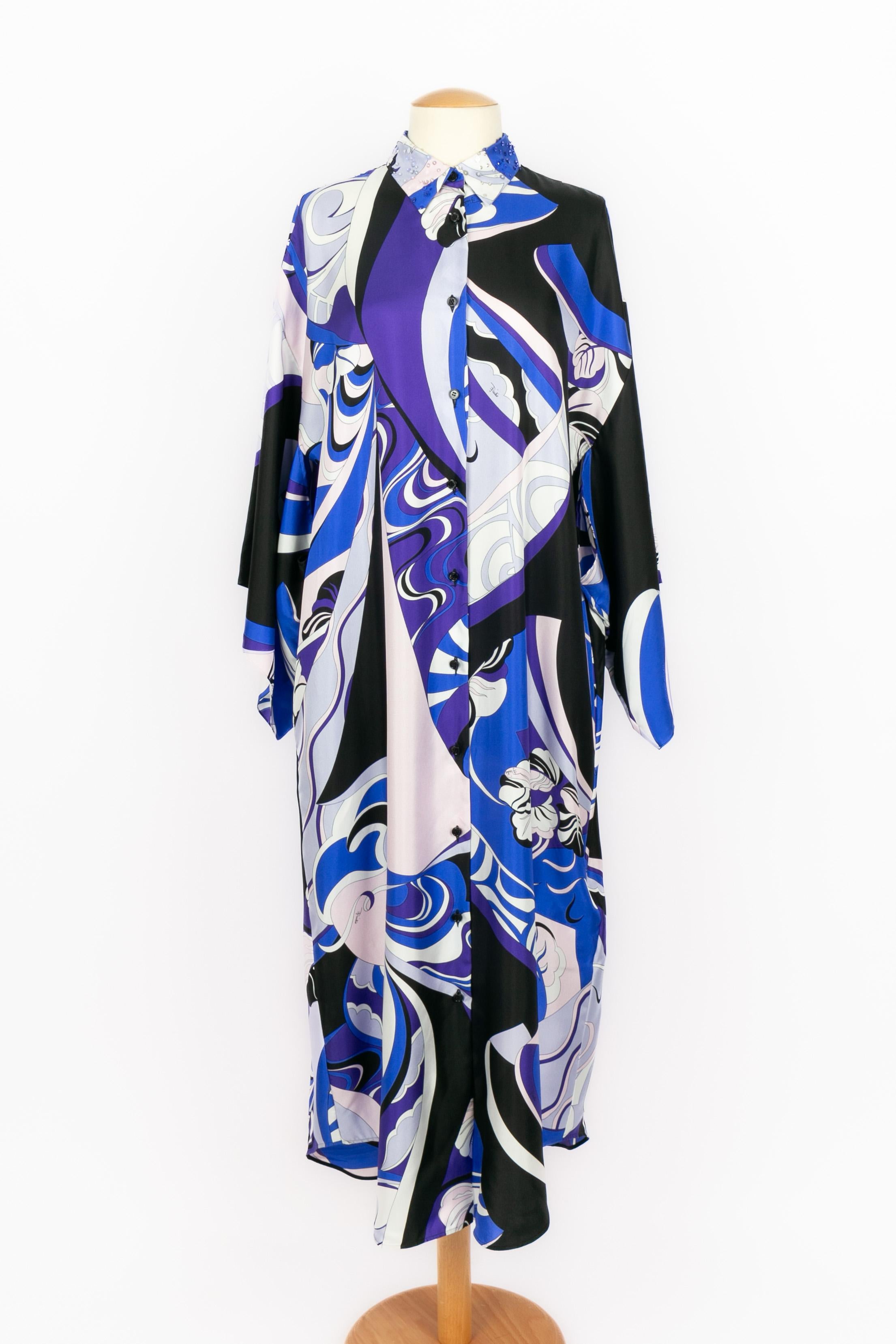 PUCCI - (Made in Italy) Blue-tone silk dress with kimono sleeves. Size 40IT.

Condition:
Very good condition

Dimensions:
Width: about 50 cm - Chest: 55 cm - Sleeve length: 62 cm - Length: 130 cm

SKU:VR285