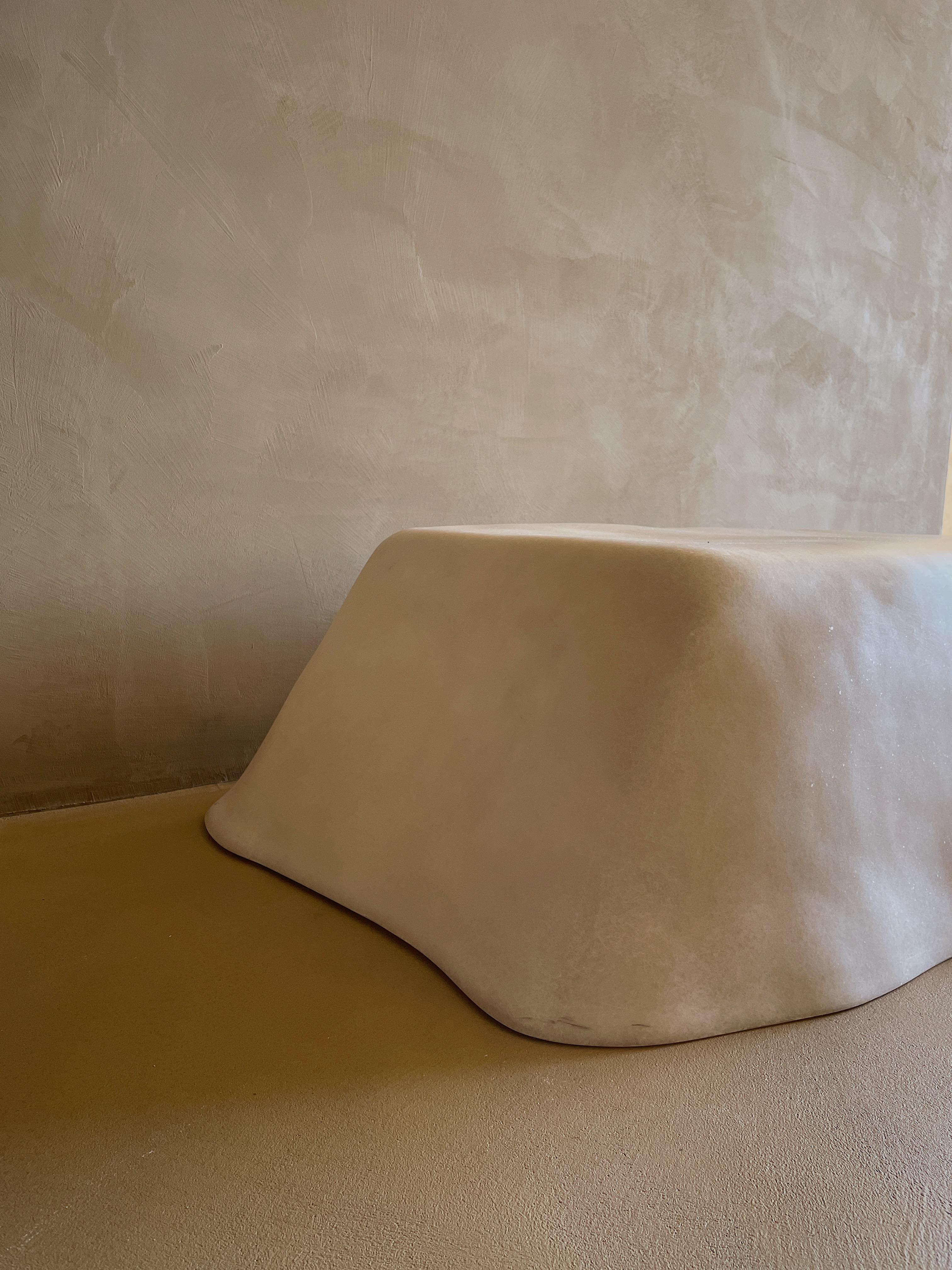 Einzigartiger Couchtisch aus natürlichem, beigefarbenem Fiberglas in Pudding-Form von kar im Angebot 2
