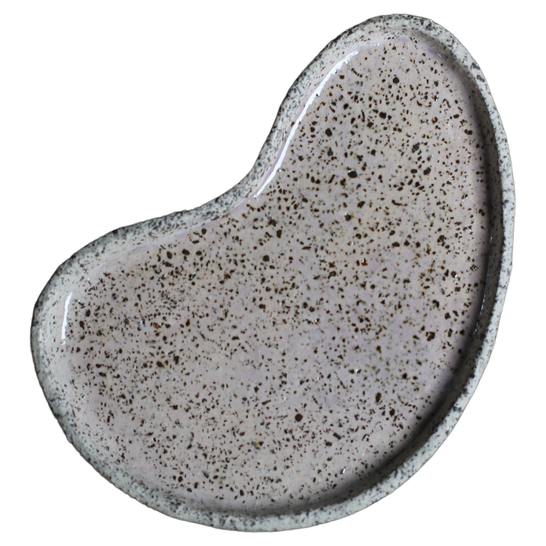 Piatto Puddle in Argilla Stracciatella e Smalto Lilla Pallido, Piccolo