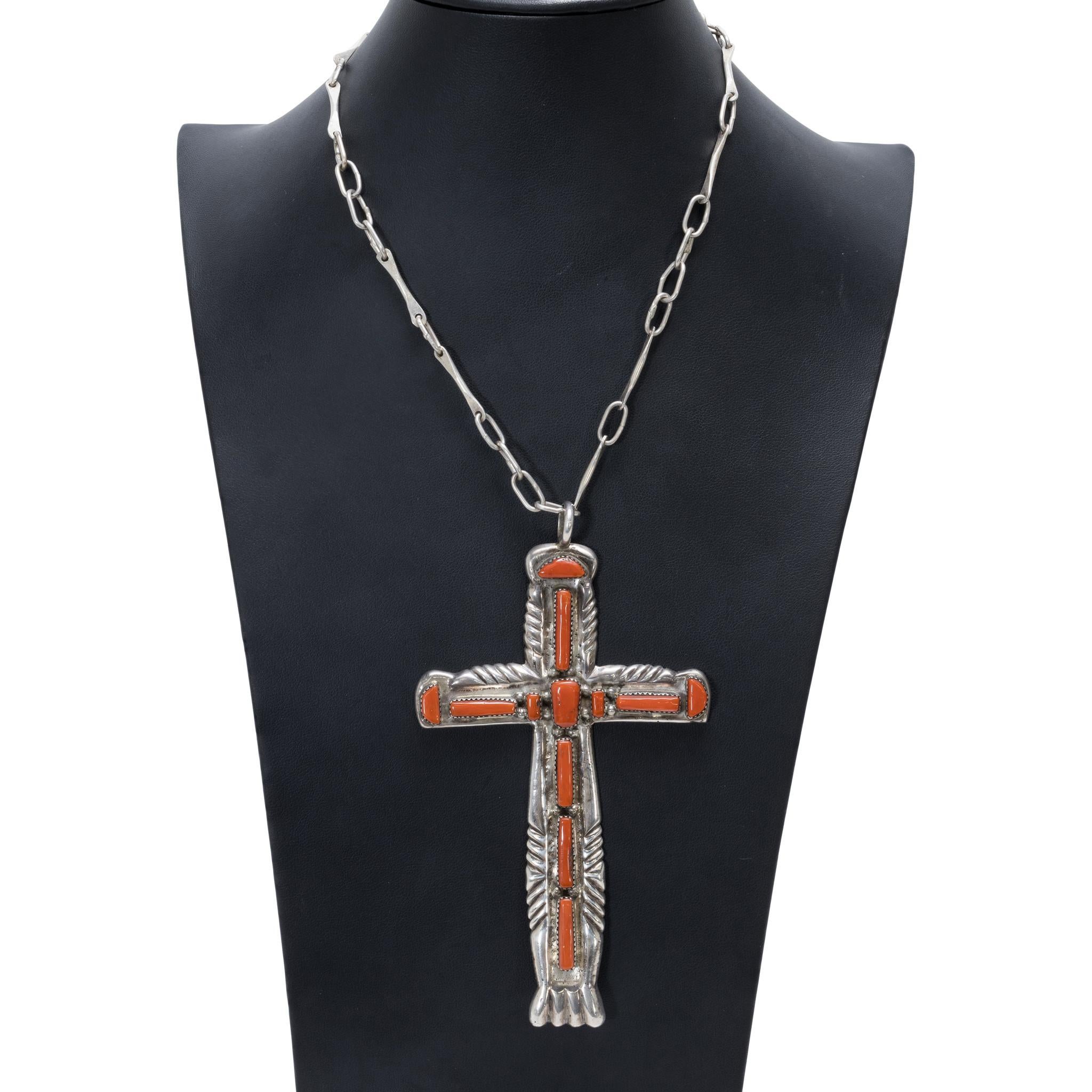 Pueblo Koralle und Sterling Kreuz Halskette im Zustand „Gut“ im Angebot in Coeur d Alene, ID