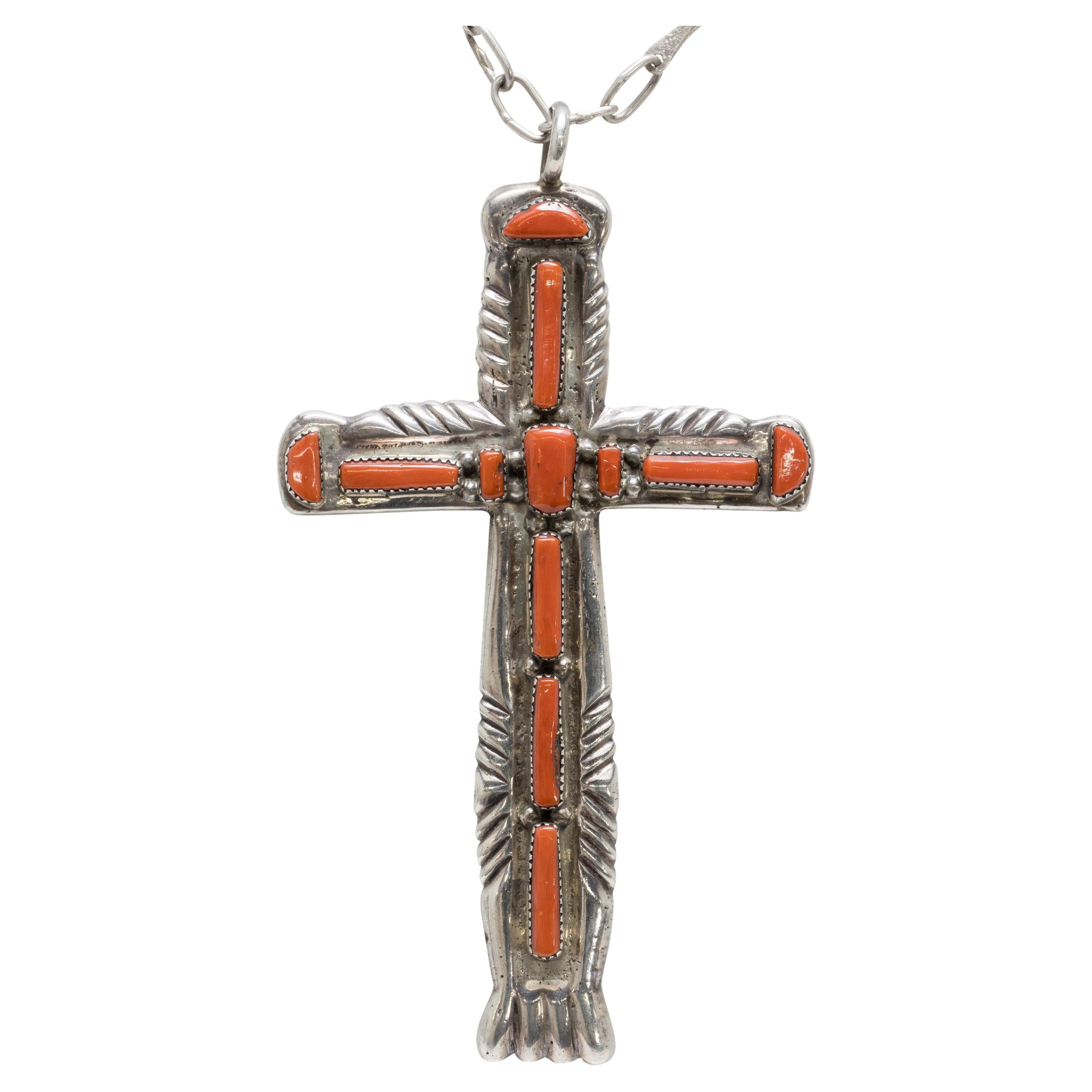 Pueblo Koralle und Sterling Kreuz Halskette im Angebot