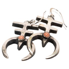 Orecchini pendenti con perle di corallo e argento sterling di Pueblo