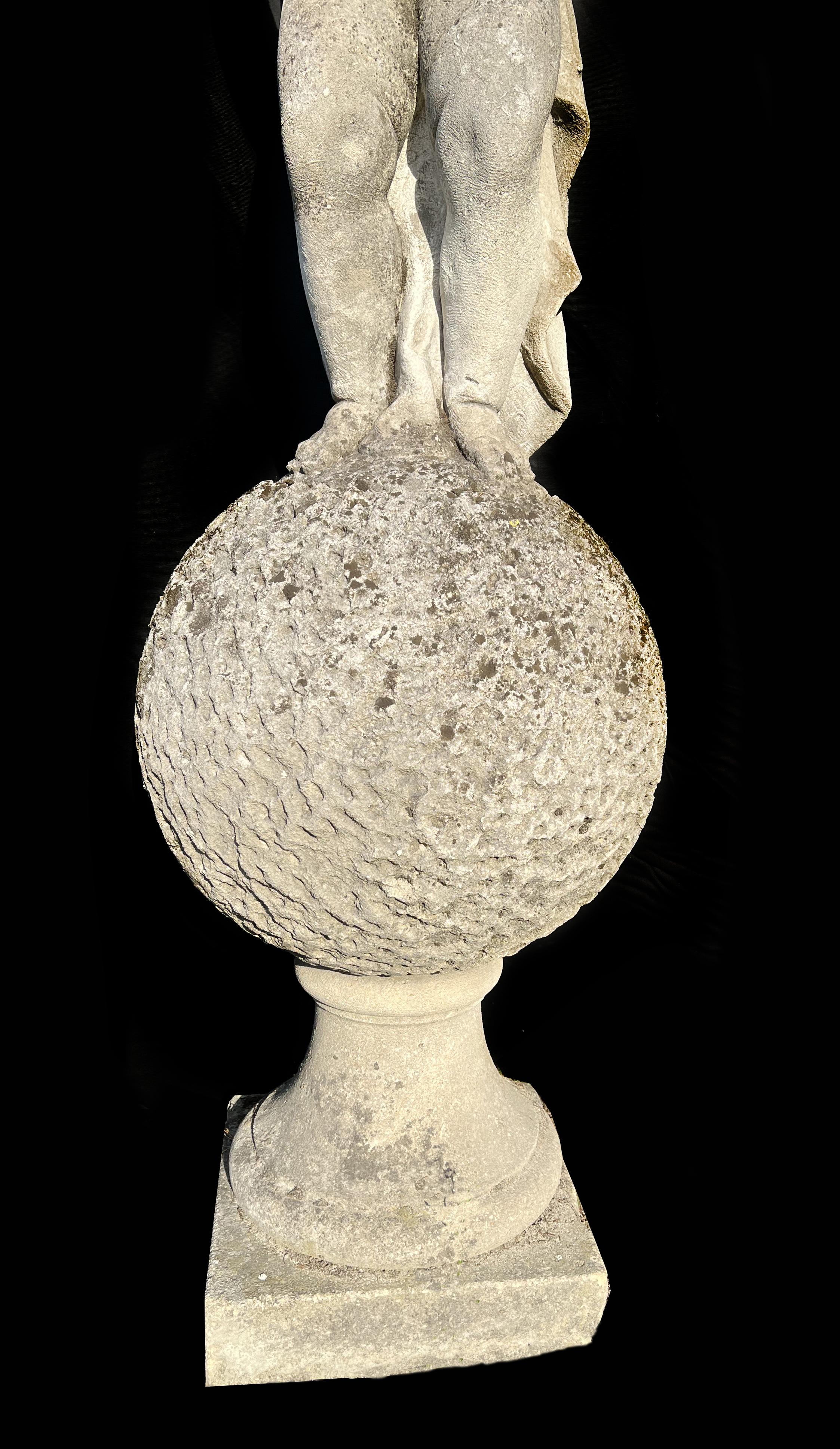Puer Mingens, Charming Garden Sculpture in Vicenza Stone, 1960 In Excellent Condition For Sale In Budapest, HU