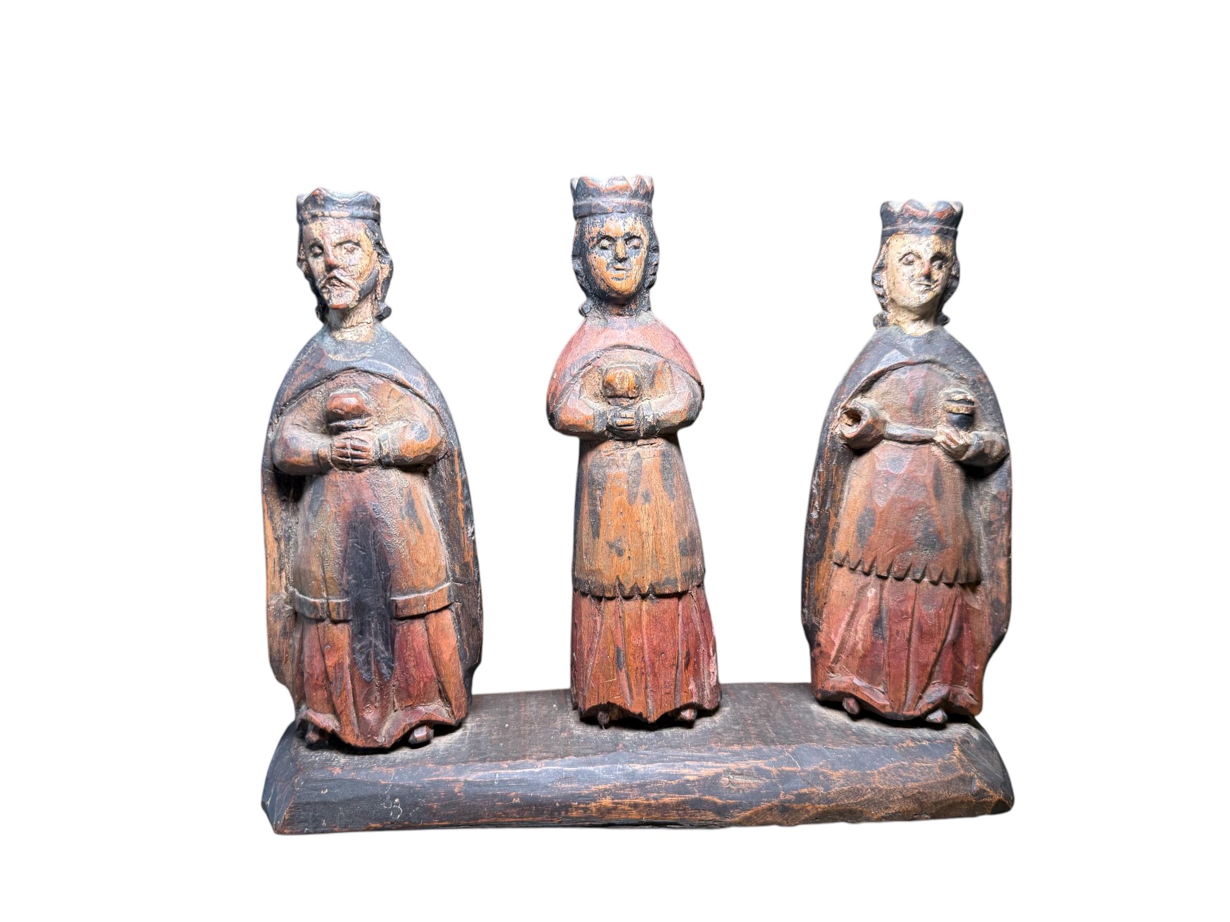 Geschnitzte Santos De Palo/Holz-Skulpturen der drei weichen Männer zu Fuß aus Puerto Rica im Angebot 11