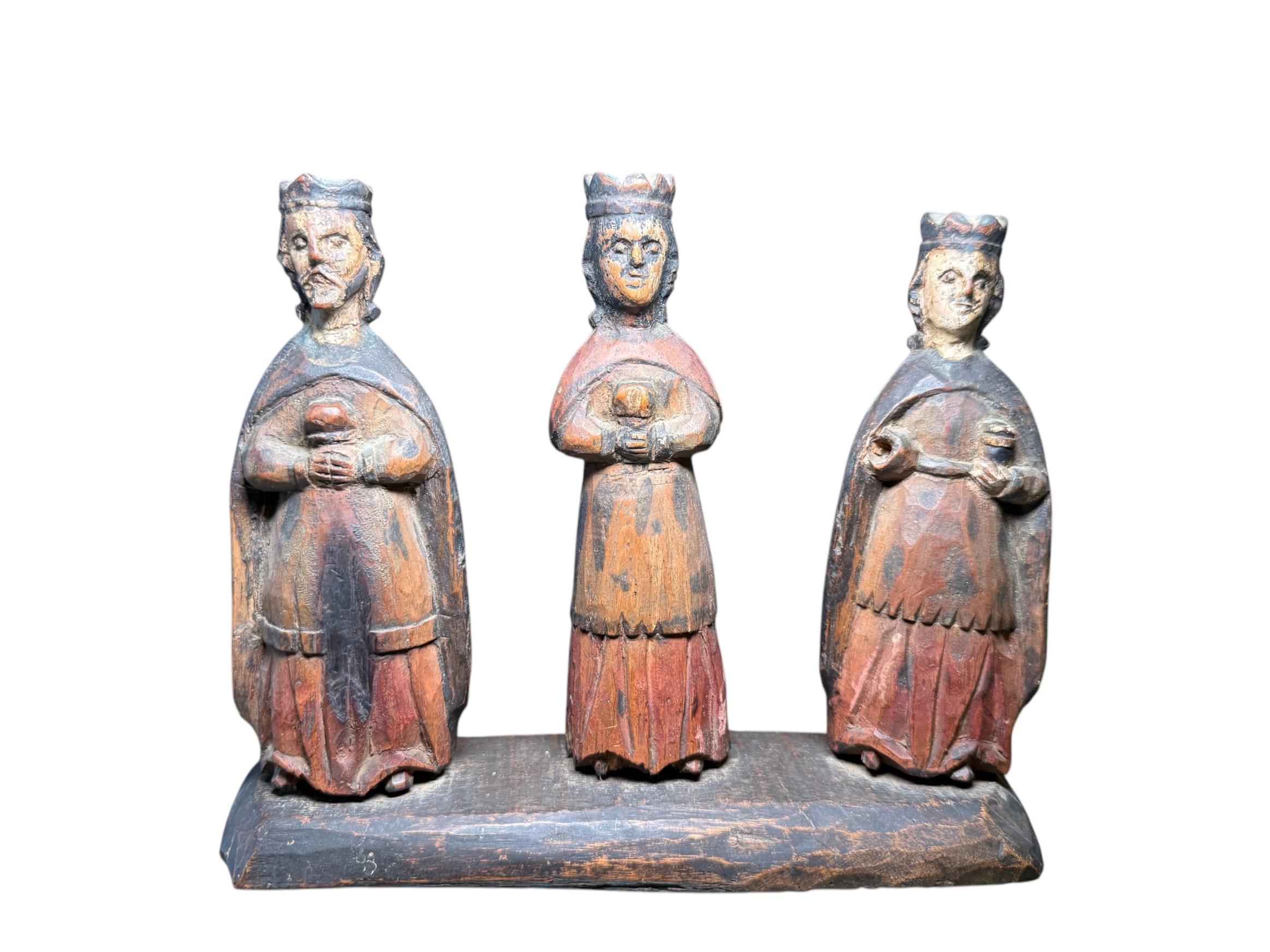 Geschnitzte Santos De Palo/Holz-Skulpturen der drei weichen Männer zu Fuß aus Puerto Rica im Angebot 12