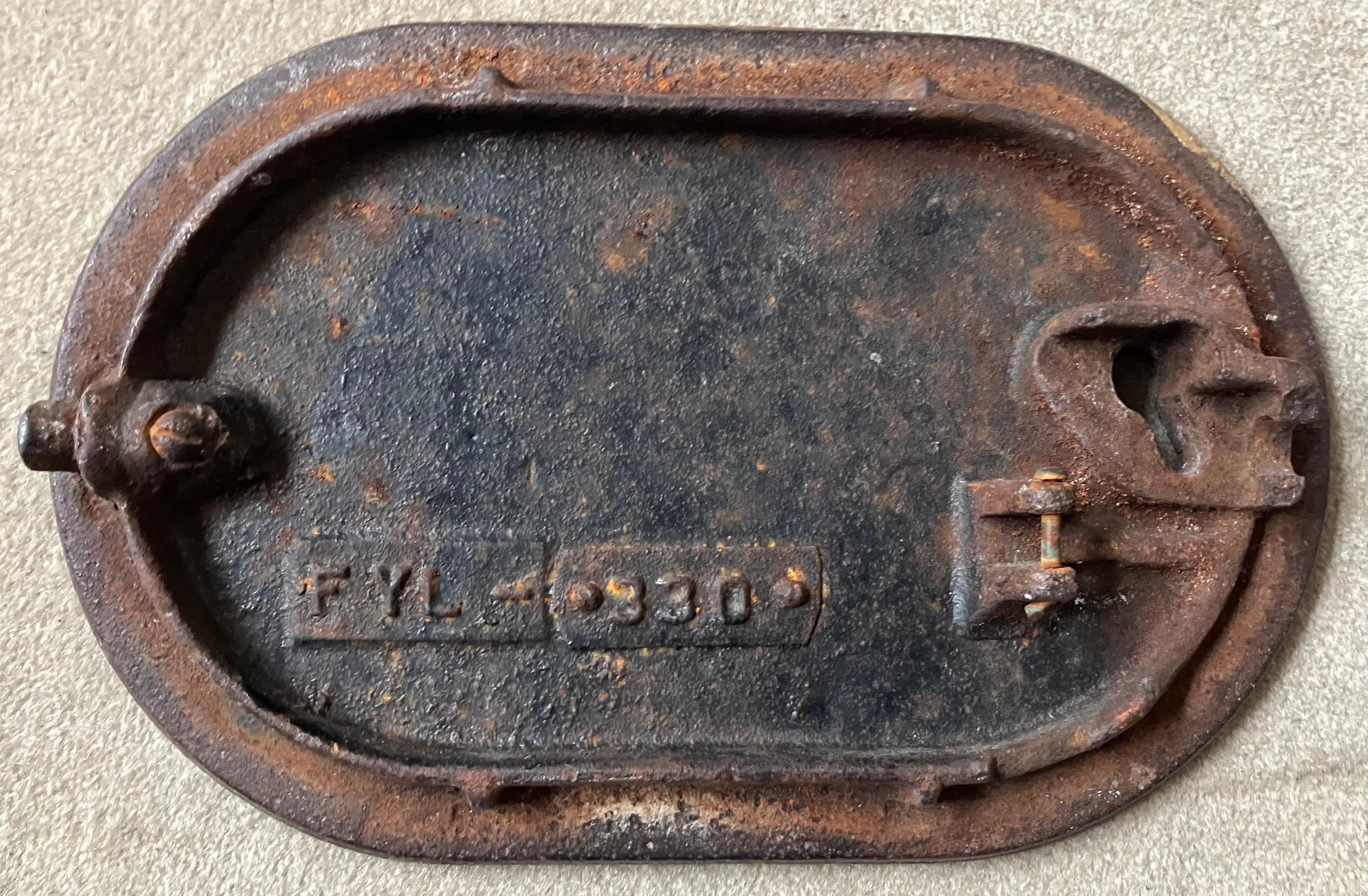 Puerto Rico Oval Water Meter Cover In Good Condition For Sale In New York, NY
