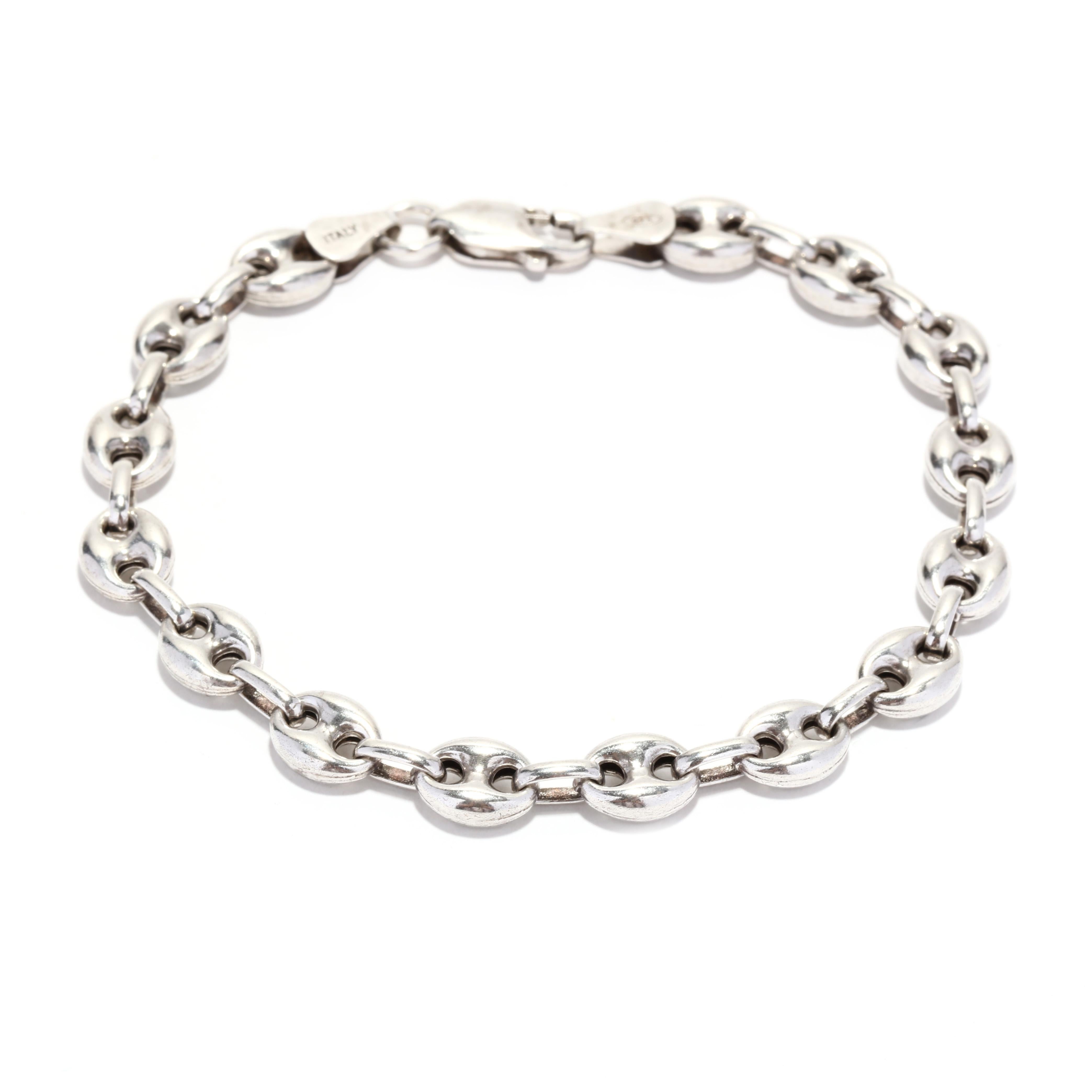 A vintage sterling silver puff anchor chain link bracelet. This simple chain bracelet features puffed anchor links connected with thin oval links and with a lobster clasp.

Length: 7.75 in.

Width: 1/4 in.

Weight: 6.4 dwts. / 10 grams

Stamps: 925