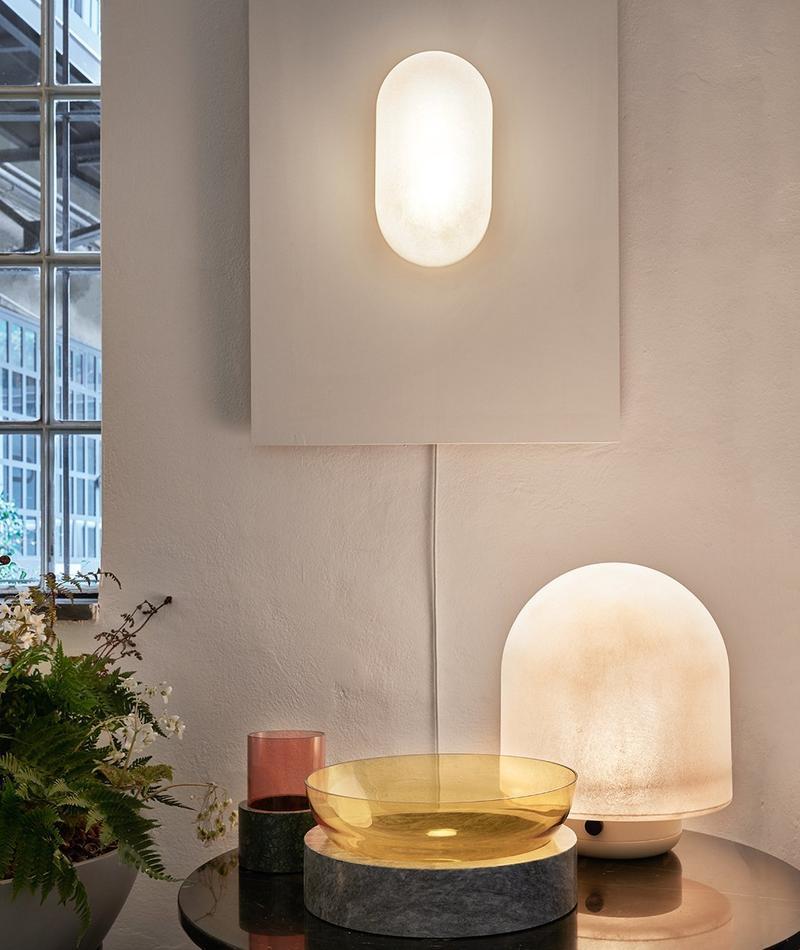 Lámpara Puffball de fibra de vidrio y aluminio en bruto by Faye Toogood en Nuevo estado para la venta en New York, NY