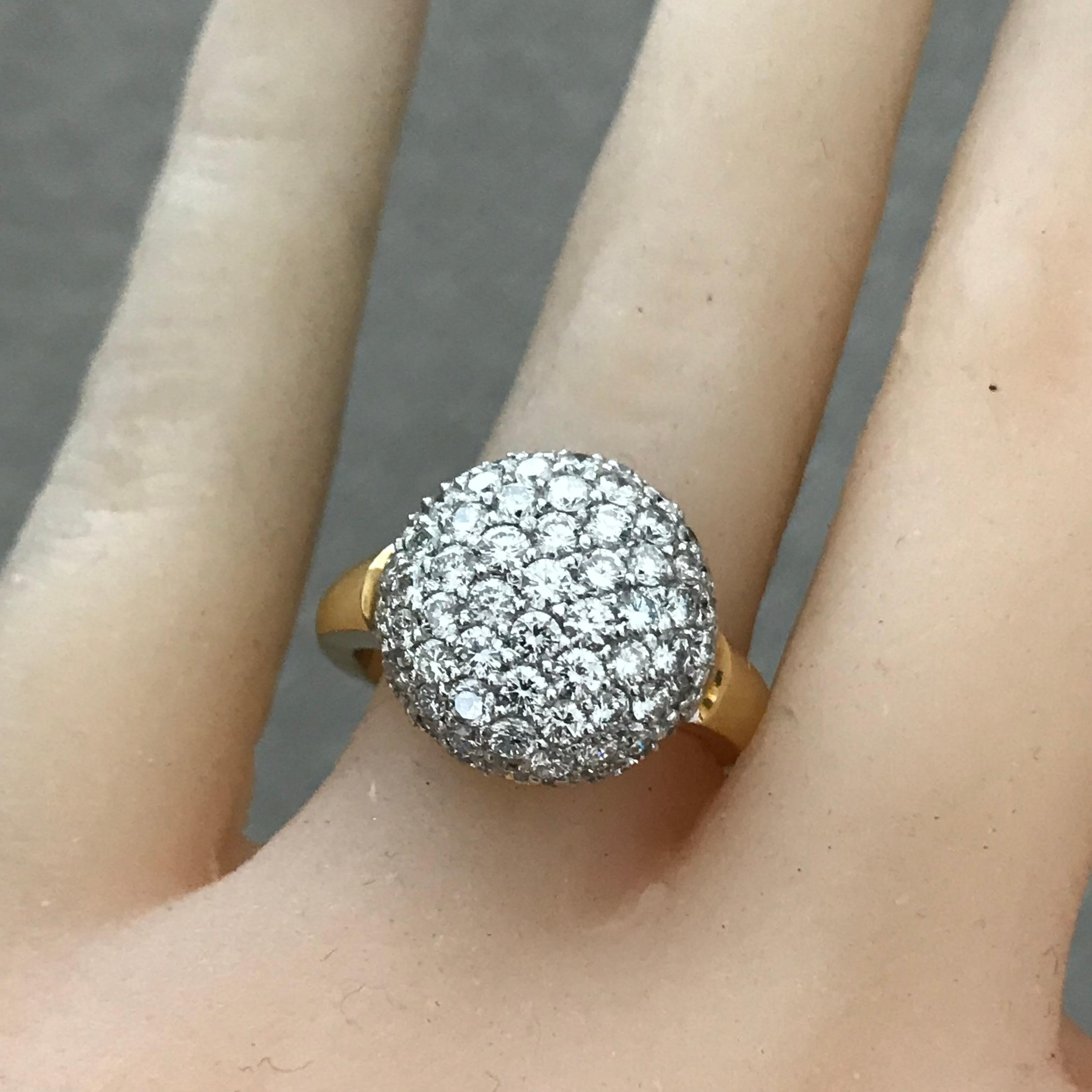 Puffed pave Kugel: Diamant 2,28 tcw , G-H, VS-SI, 18k Gelb- und Weißgold (Zeitgenössisch) im Angebot