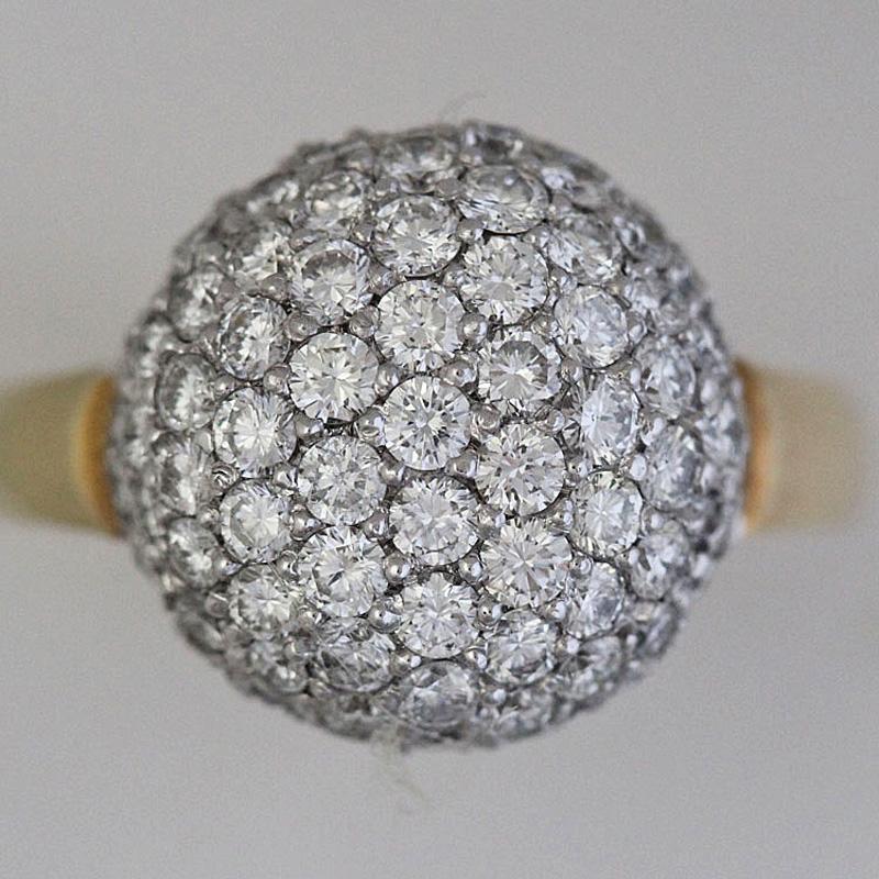 Puffed pave Kugel: Diamant 2,28 tcw , G-H, VS-SI, 18k Gelb- und Weißgold (Rundschliff) im Angebot