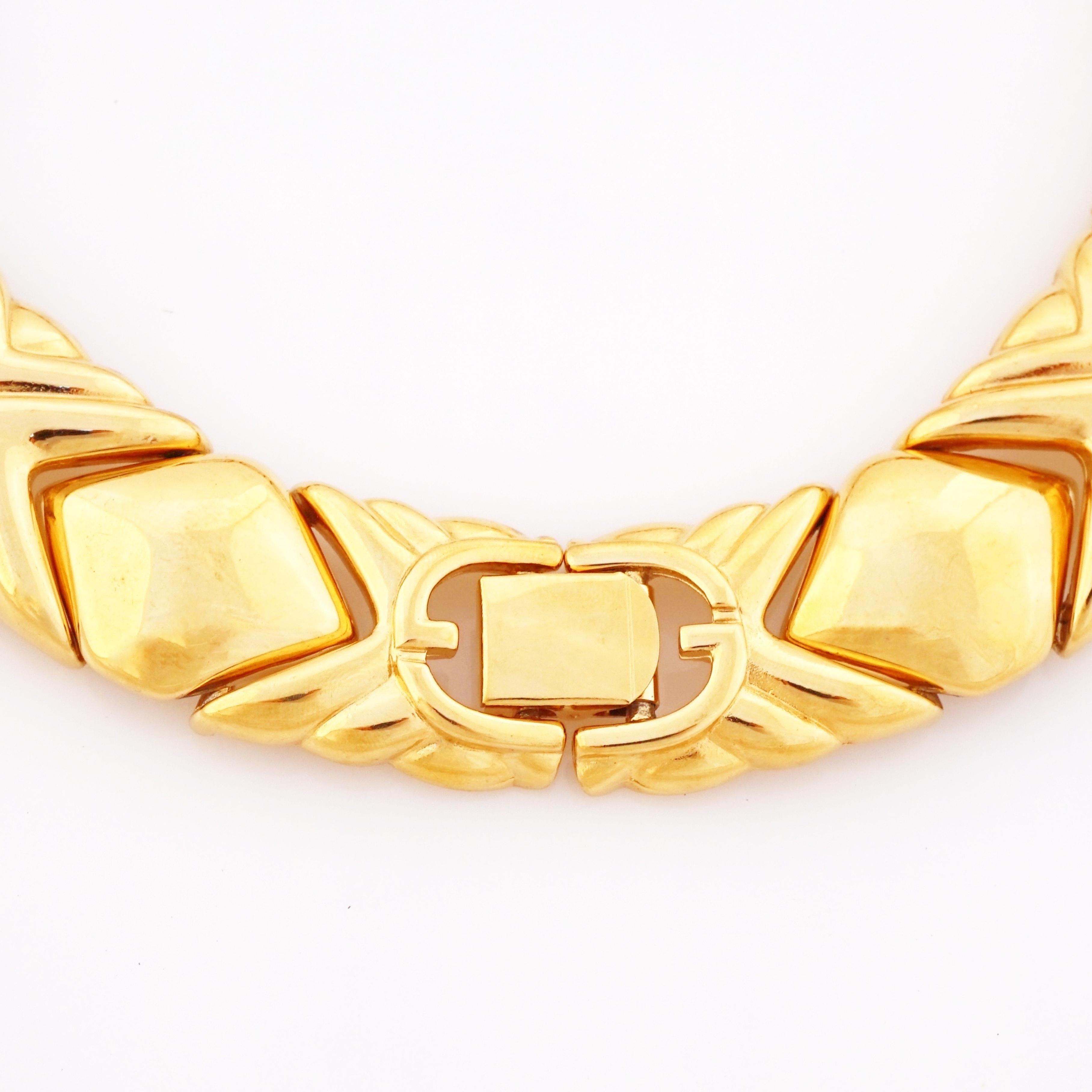 Puffy Gold Chevron & Diamond Link Choker-Halskette von Givenchy, 1980er Jahre (Moderne) im Angebot