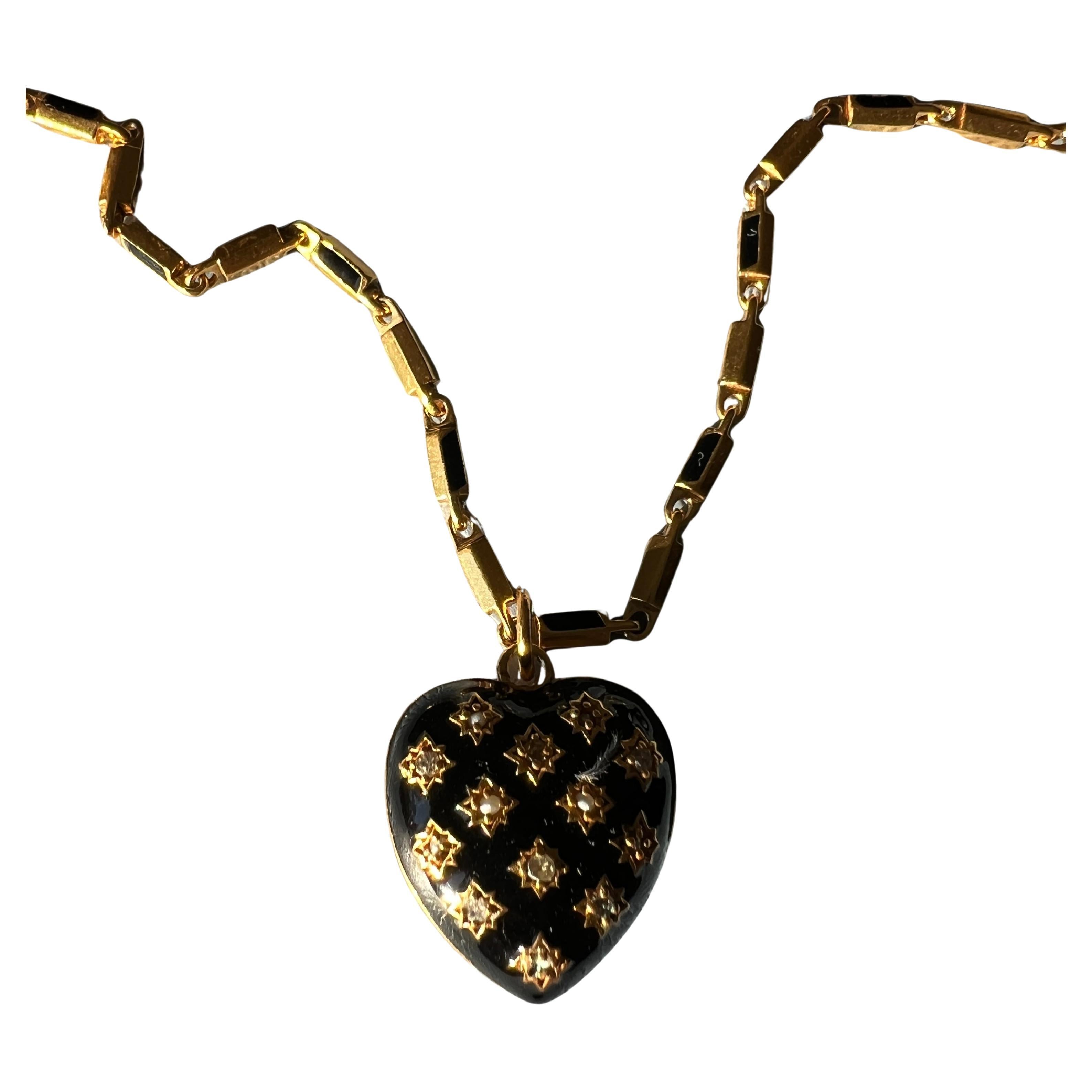 Collana con cuore gonfio Diamante bianco Smalto nero Stile vittoriano

Argento placcato oro 18 k.

Lunghezza: Lungo 28