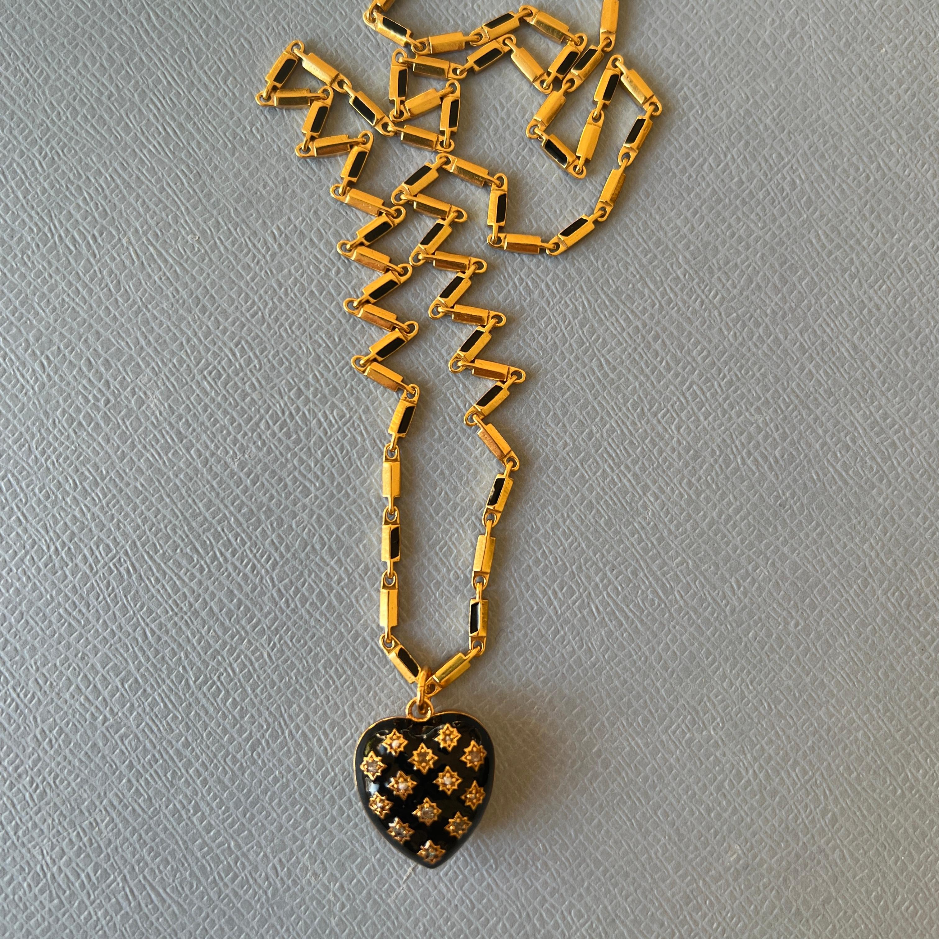 Collana con cuore gonfio Diamante bianco Smalto nero Stile vittoriano In condizioni Nuovo in vendita a Los Angeles, CA