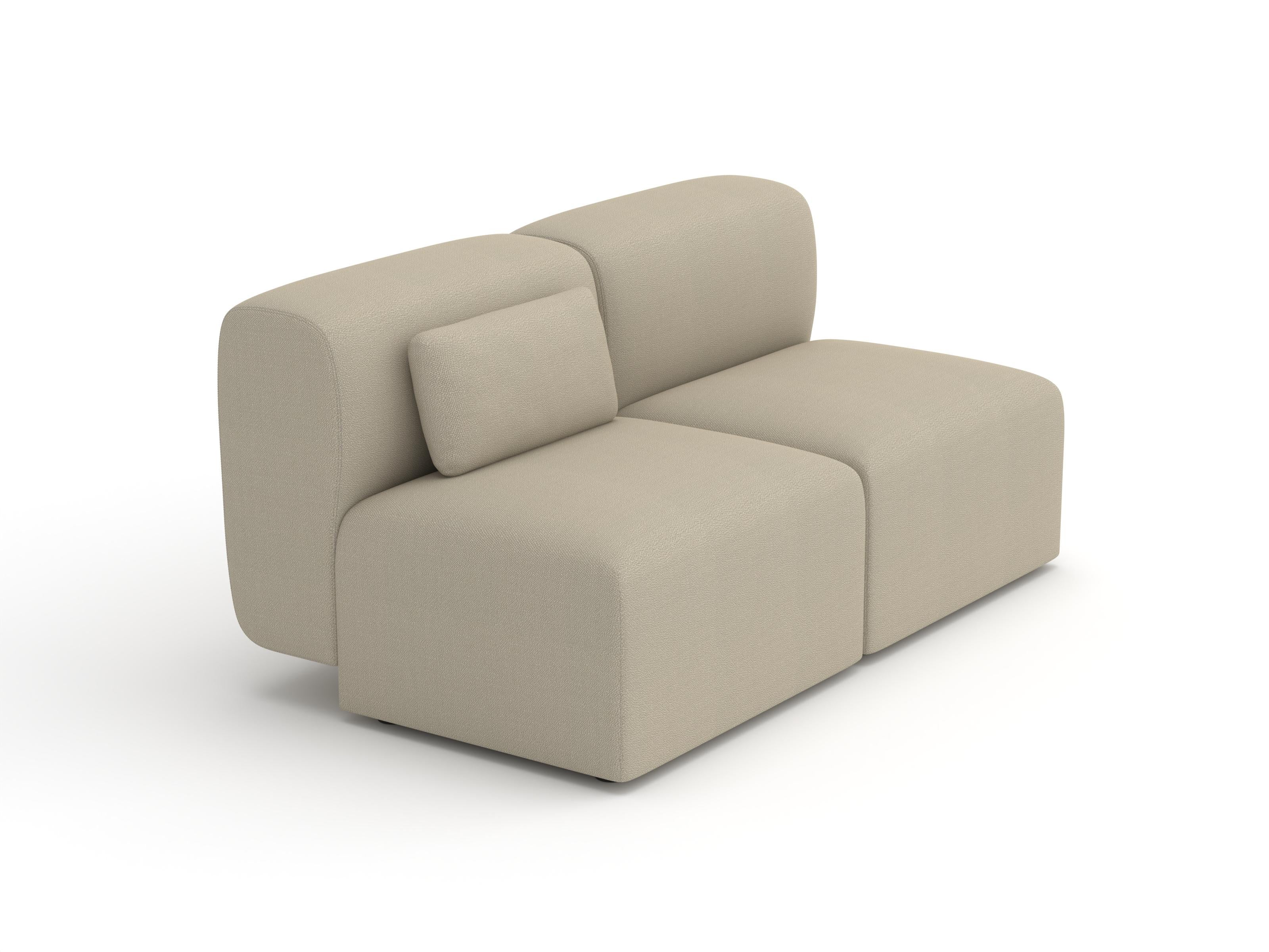 Sofá modular Puffy de Formiing, Vidar Taupe
Tejido: Vidar 146

Personalización: Disponible en una amplia gama de tejidos y colores. Conectable para varias unidades. 

CAT 1: Remezcla
CAT 2: Corte de acero, Re-lana
CAT 3: Hallingdal, Harald 
CAT 4: