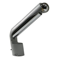 Lampada da tavolo Pugno di Richard Carruthers per Fontana Arte, anni '70. Lampada da tavolo Pugno di Richard Carruthers per Fontana Arte, anni '70.