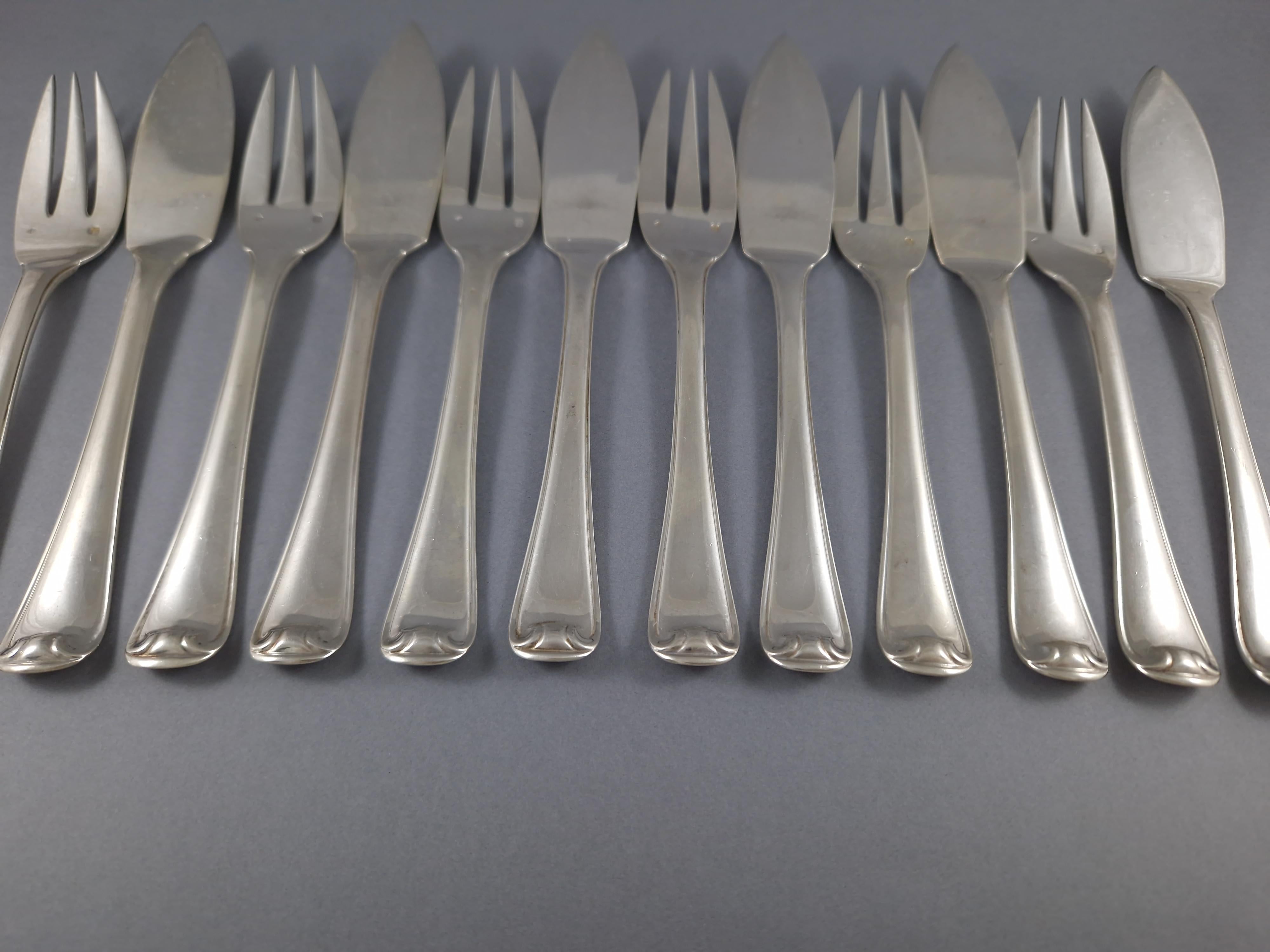 Six fish cutlery in Sterling Silver by Puiforcat 
Mazarin model 
Minerva hallmark 1st title for 950/1000 purity silver
EP Silversmith hallmark for Puiforcat 
Forks: 17.9 cm 
Knives: 20.7 cm 
Total weight: 845 grams