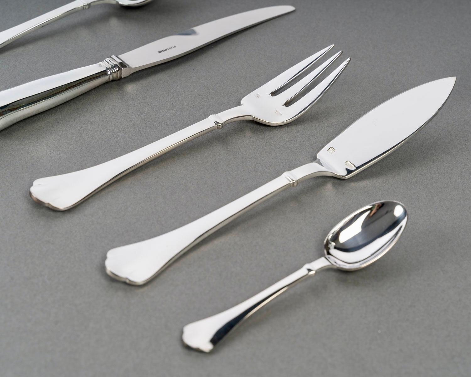 Français Puiforcat - Couverts de table Cardinal Métal plaqué Silver 12 personnes 110 pièces en vente