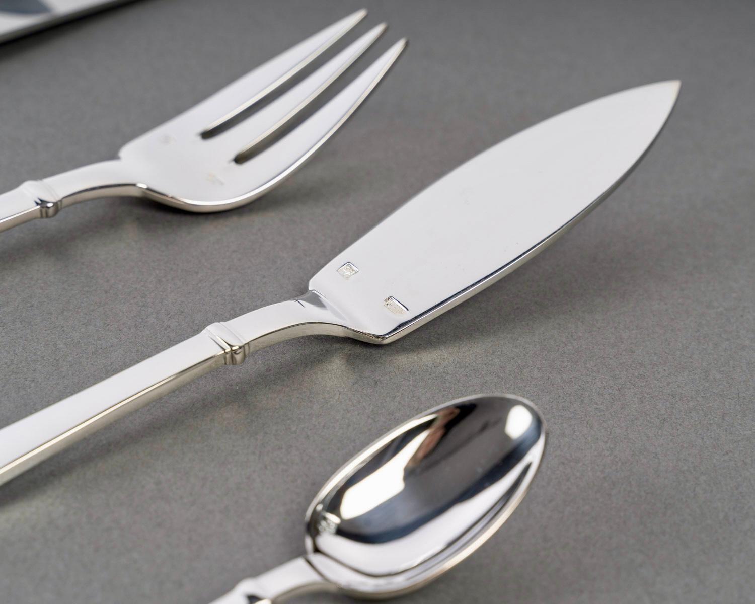 Puiforcat - Couverts de table Cardinal Métal plaqué Silver 12 personnes 110 pièces Excellent état - En vente à Boulogne Billancourt, FR