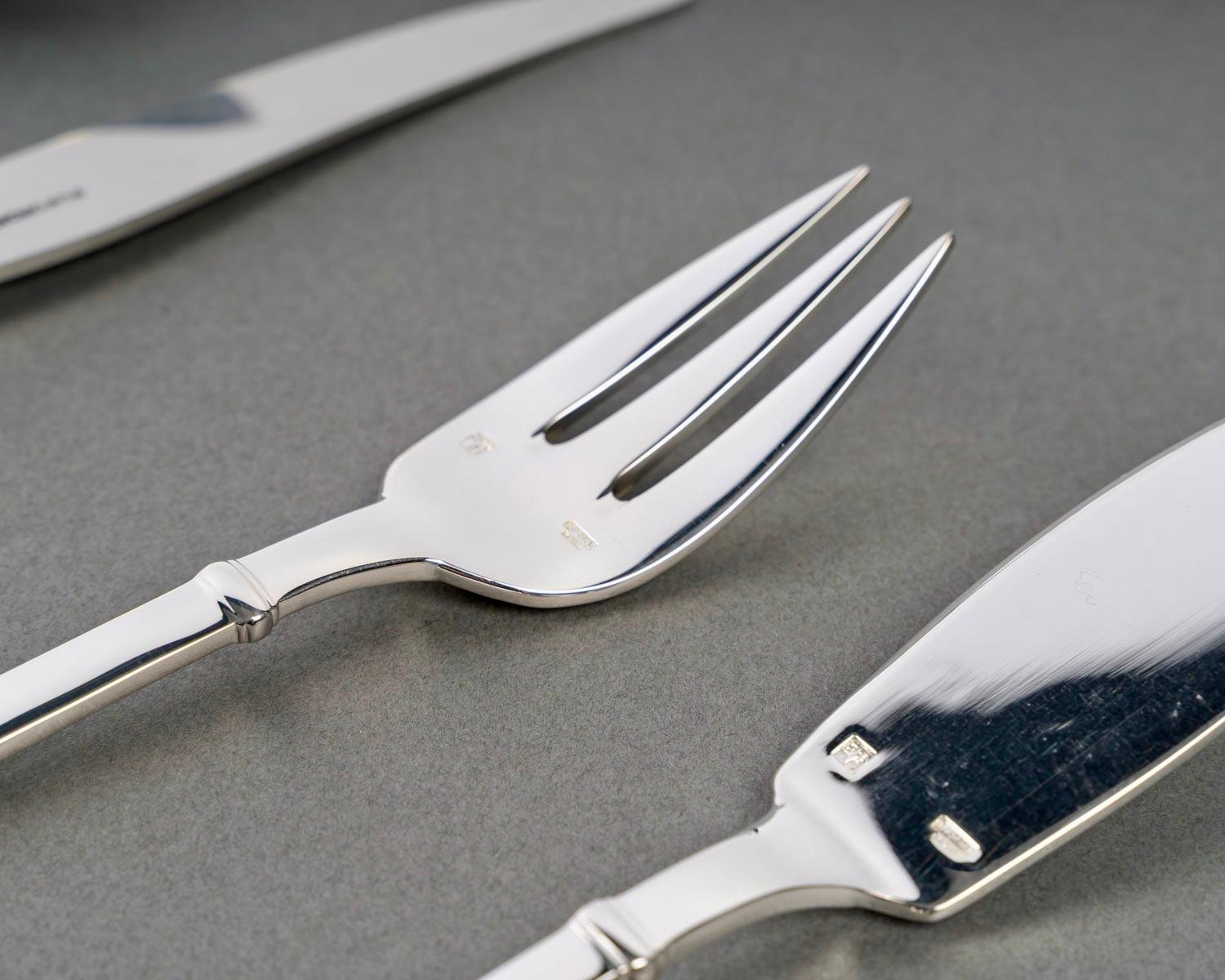 20ième siècle Puiforcat - Couverts de table Cardinal Métal plaqué Silver 12 personnes 110 pièces en vente