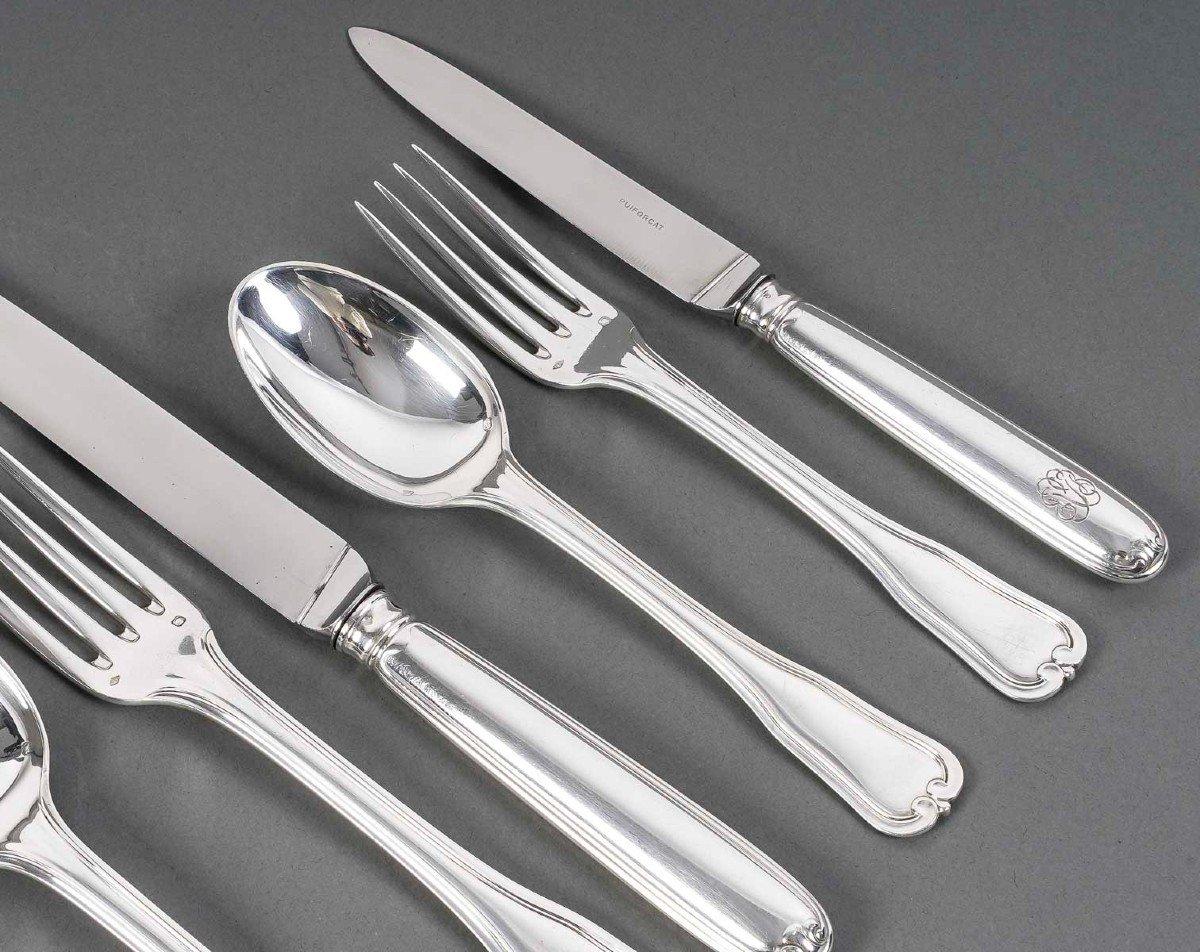 PUIFORCAT - SILVER HOUSEWARE - “CHOISEUL” MODEL POINCON MINERVE

141 FIGURED PIECES OF A MAVELOT - NET WEIGHT 7462 grs + GROSS WEIGHT of the knives 1584 grs

Presented in 4 lined drawers:

                       Drawer No. 1

• 12 TABLE SPOONS