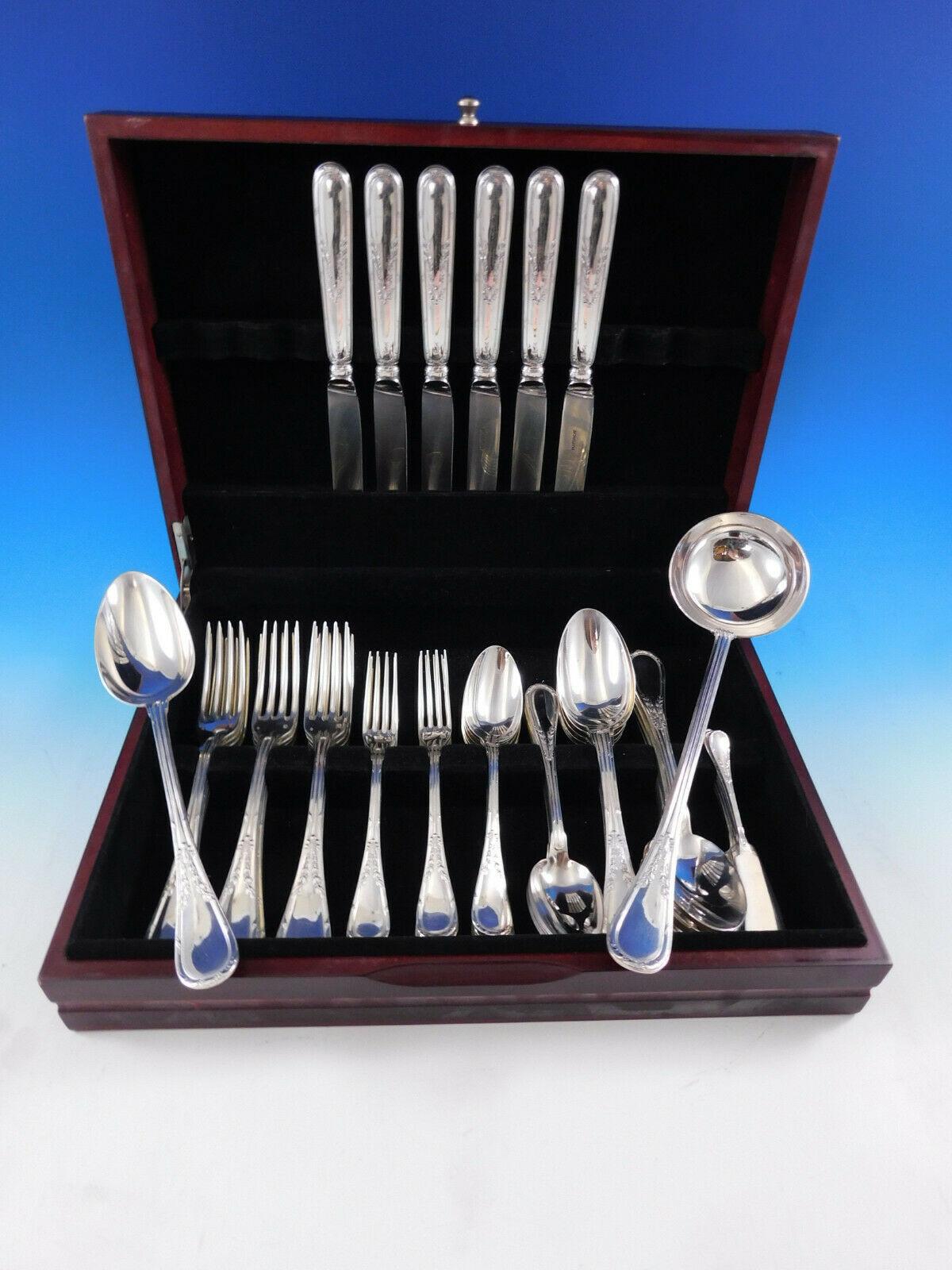 Outstanding French Puiforcat 950 silver flatware set, 60 pieces. This set includes:

6 dinner knives, 9 3/4