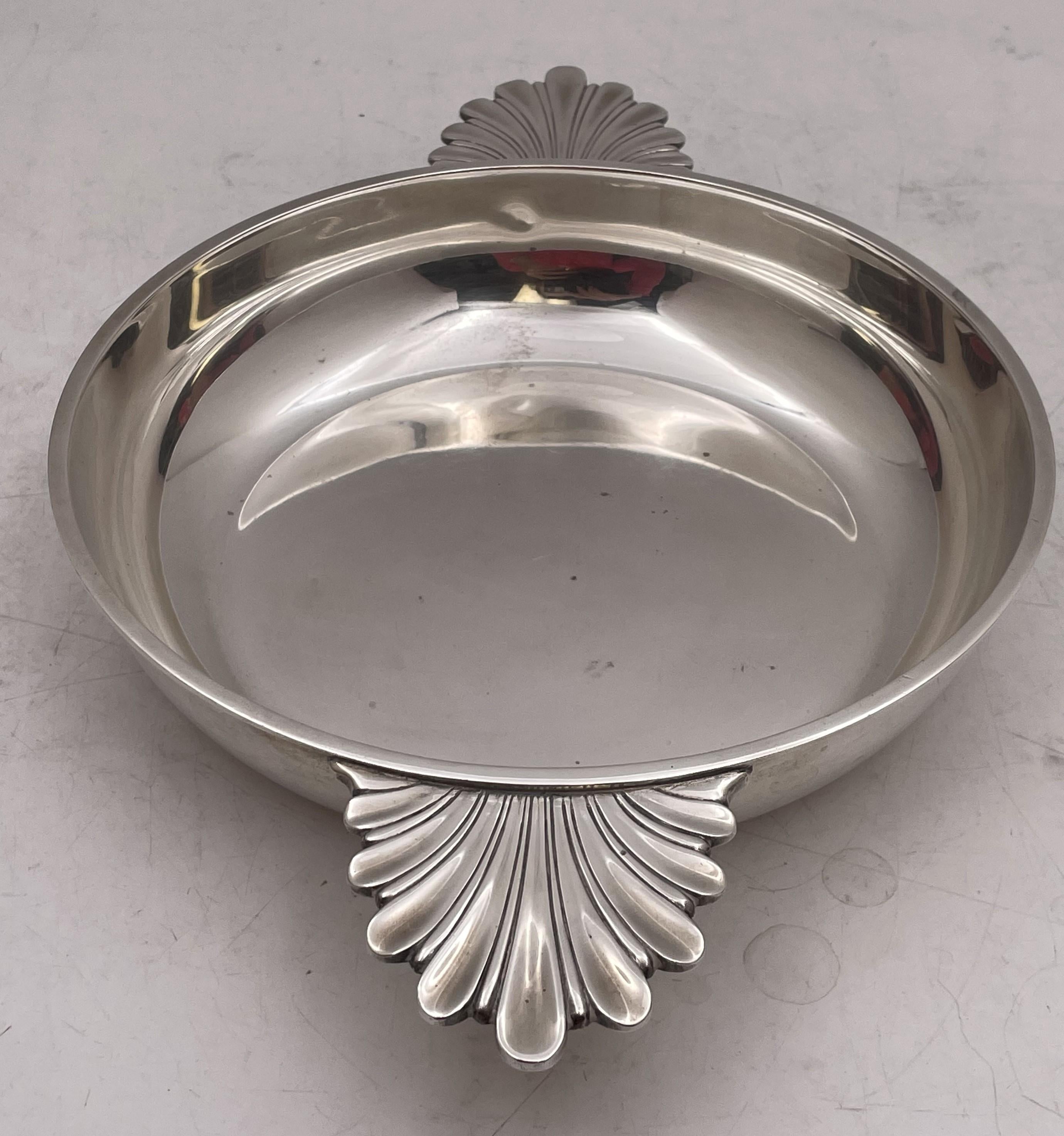 Puiforcat French Sterling Silver Bowl / Dish in Art Deco Style With Handles In Good Condition For Sale In New York, NY