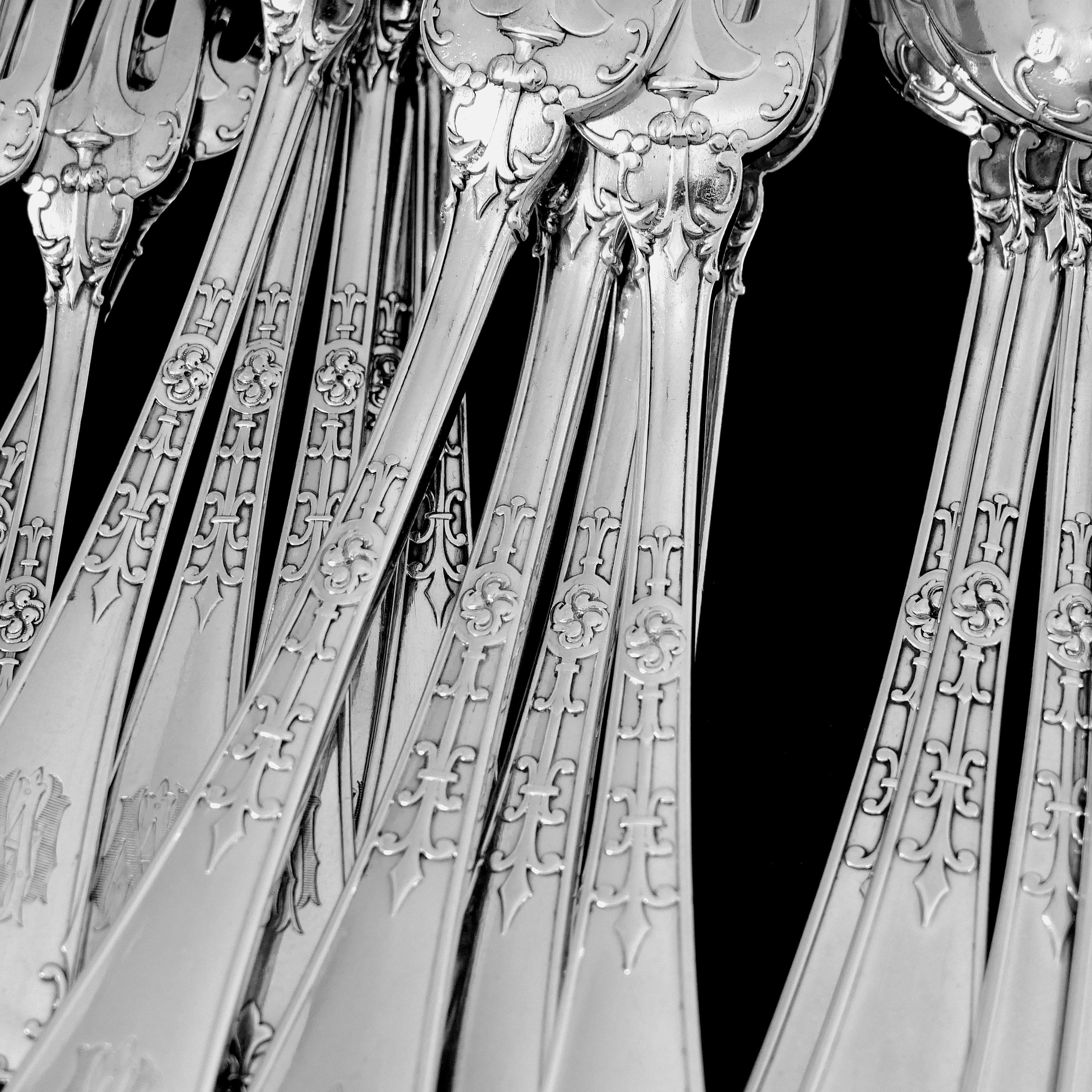 Puiforcat French Sterling Silver Dinner Dessert Flatware Set, Fer De Lance In Good Condition For Sale In TRIAIZE, PAYS DE LOIRE