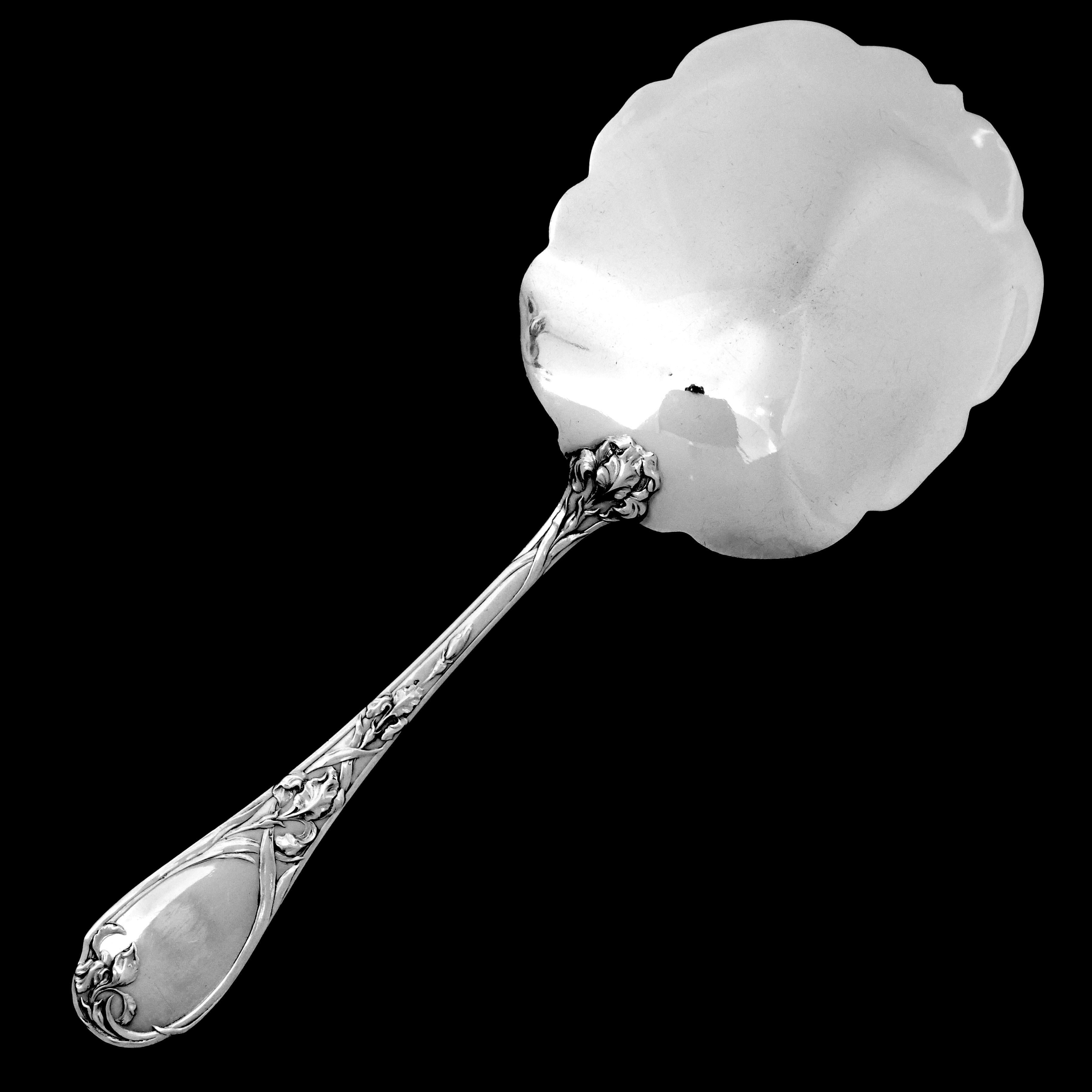 Puiforcat French Sterling Silver Strawberry Spoon, Iris In Good Condition For Sale In TRIAIZE, PAYS DE LOIRE