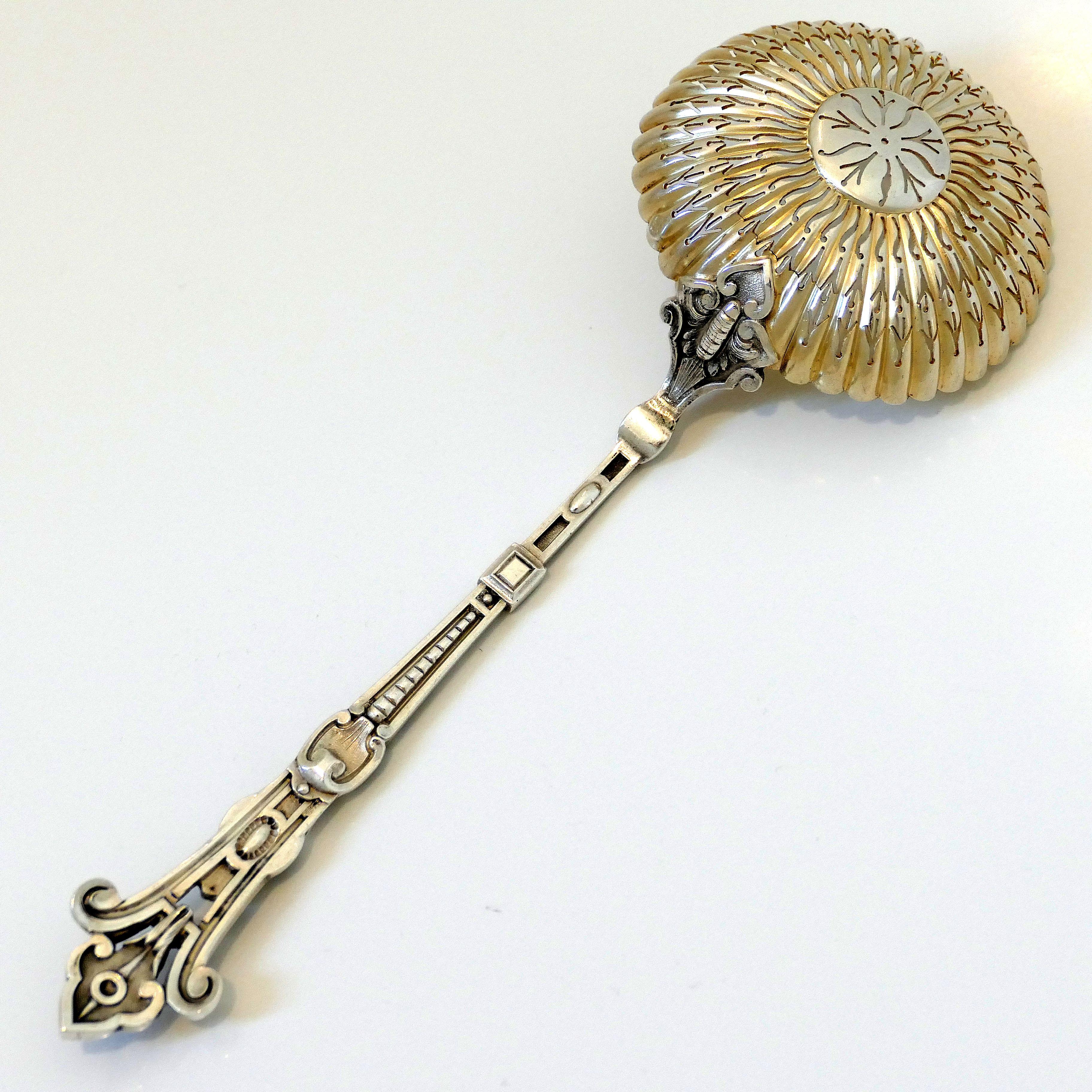 Puiforcat Rare French Sterling Silver 18-Karat Gold Sugar Sifter Spoon, Caryatid In Good Condition For Sale In TRIAIZE, PAYS DE LOIRE