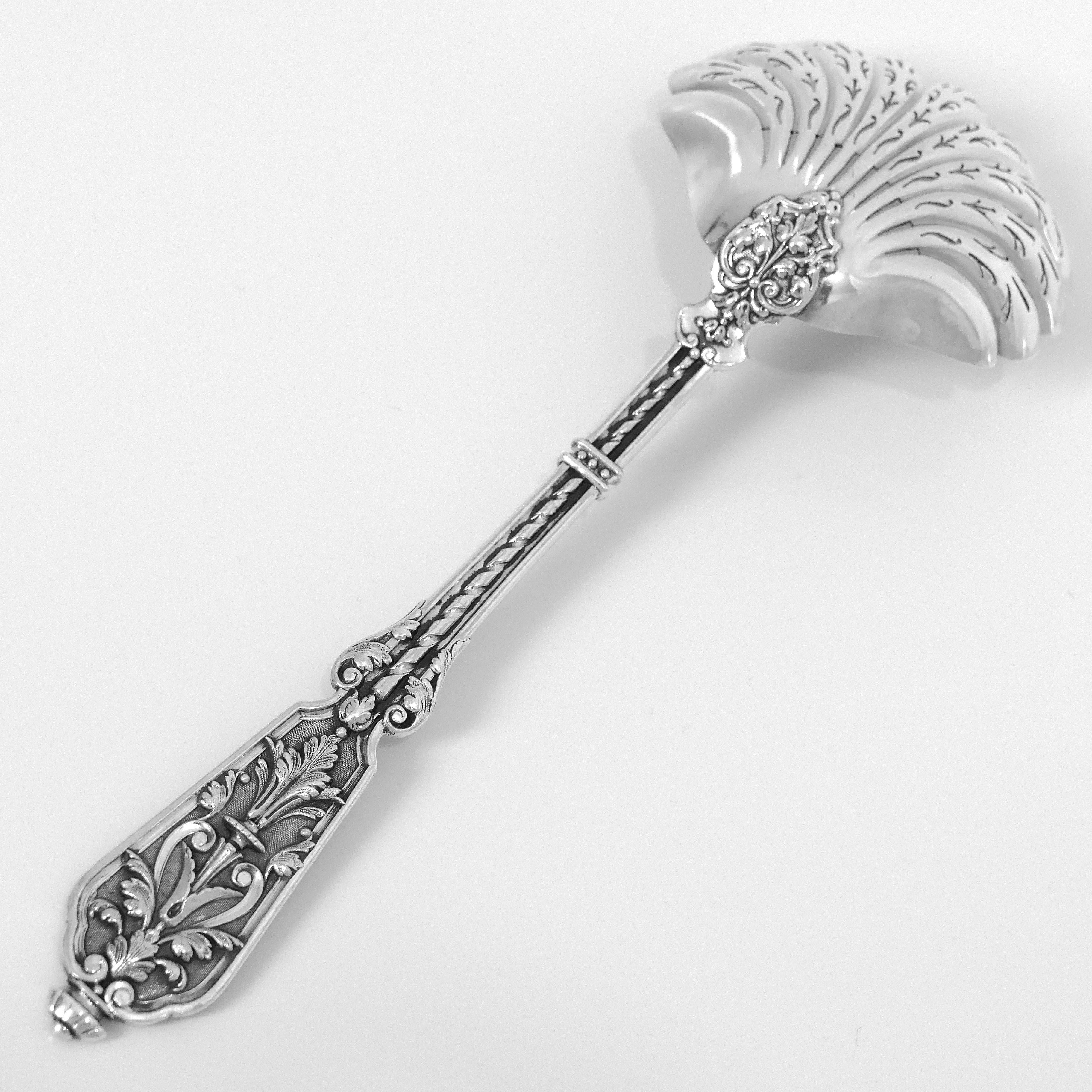 Puiforcat Rare French Sterling Silver Sugar Sifter Spoon, Renaissance In Good Condition For Sale In TRIAIZE, PAYS DE LOIRE