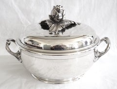 Puiforcat : sterling silver vegetable dish, Louis XV style, artichoke handle